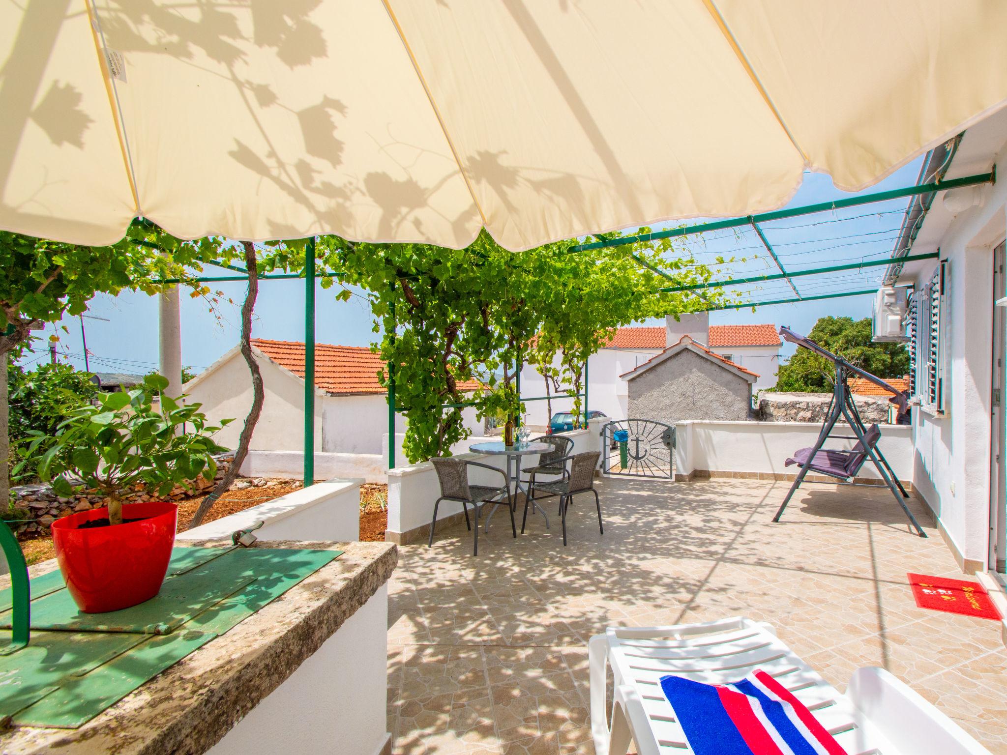 Photo 1 - Maison de 1 chambre à Rogoznica avec terrasse et vues à la mer