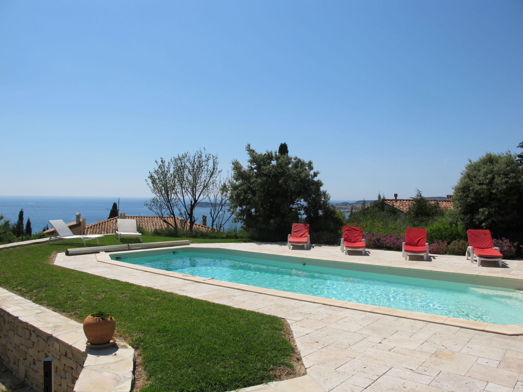 Photo 2 - 4 bedroom House in Sanary-sur-Mer with private pool and sea view