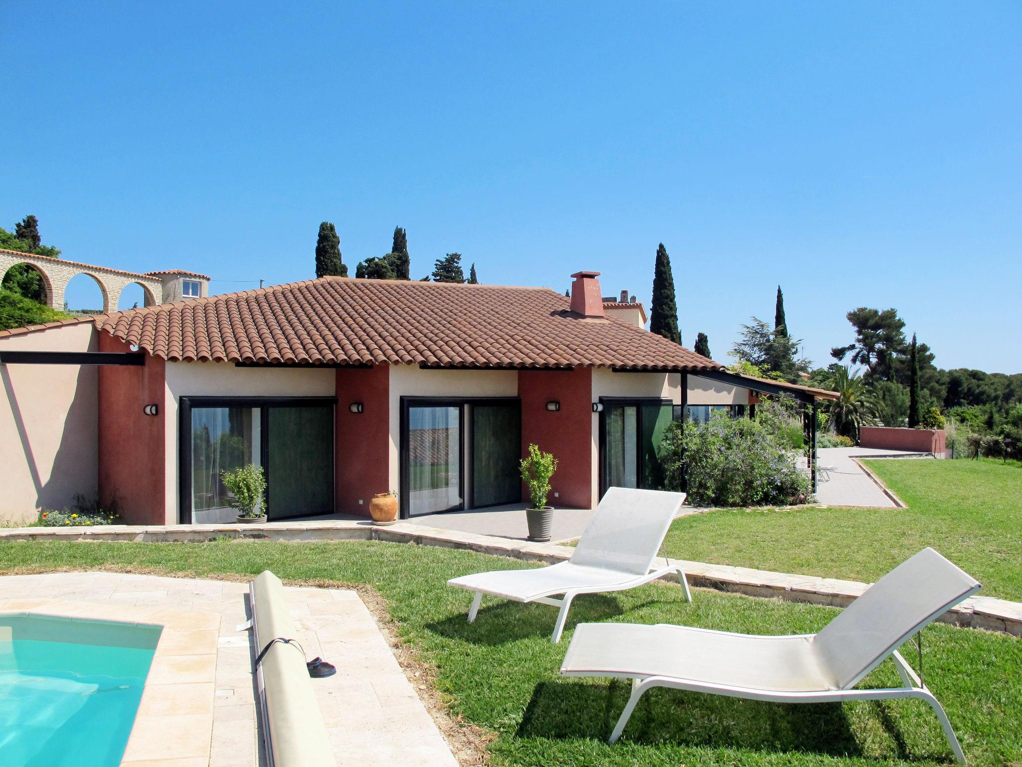 Foto 1 - Casa de 4 habitaciones en Sanary-sur-Mer con piscina privada y vistas al mar