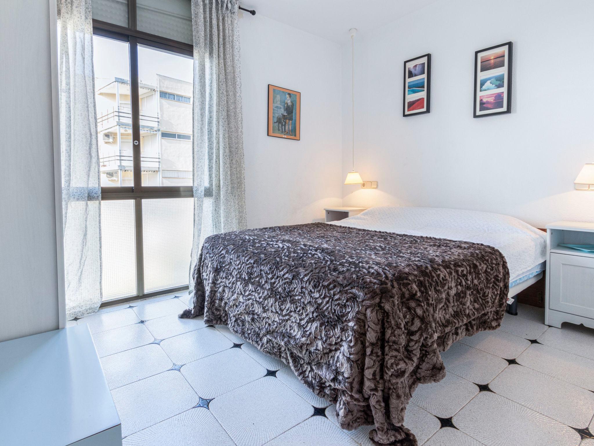 Foto 5 - Appartamento con 3 camere da letto a Cambrils con terrazza