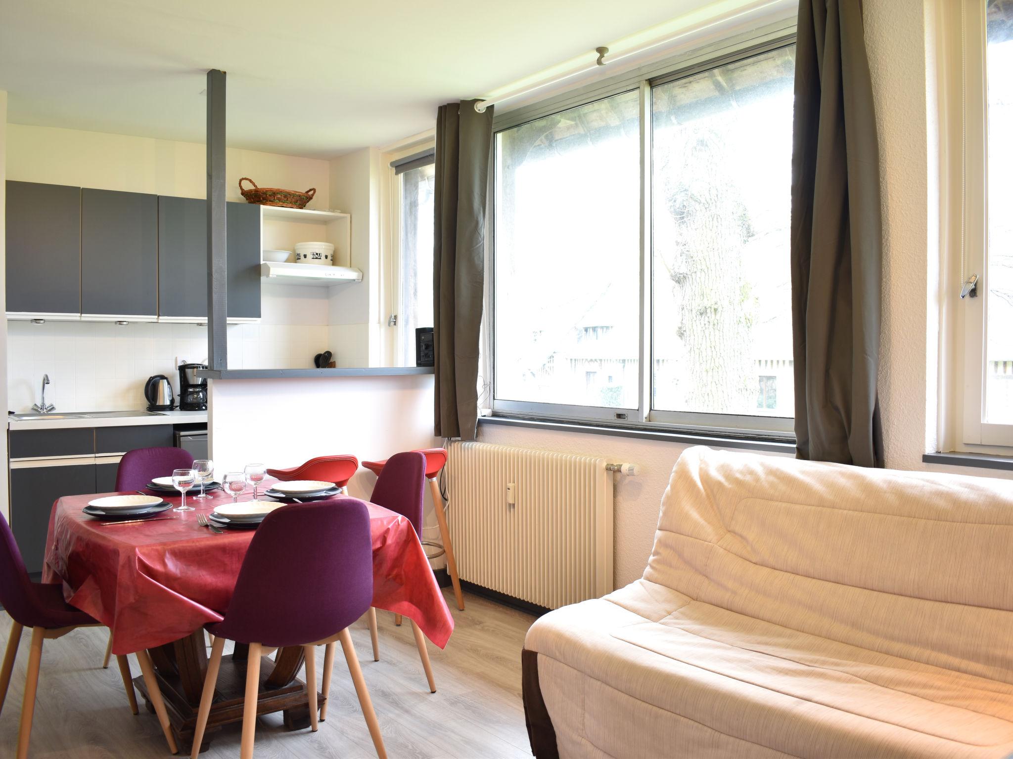 Foto 7 - Appartamento con 1 camera da letto a Tourgéville con giardino e vista mare