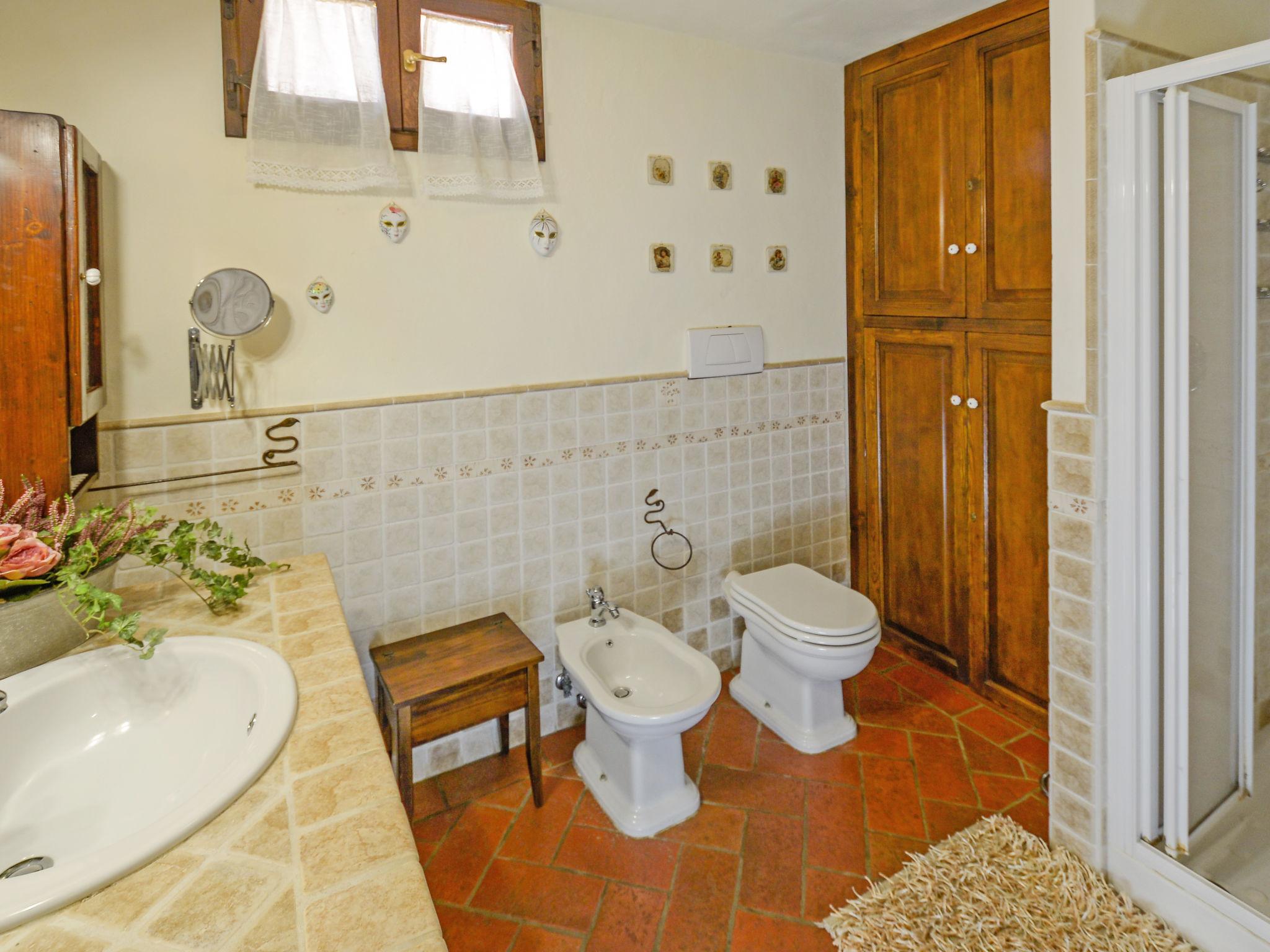 Foto 23 - Casa de 6 quartos em Cortona com piscina privada e jardim