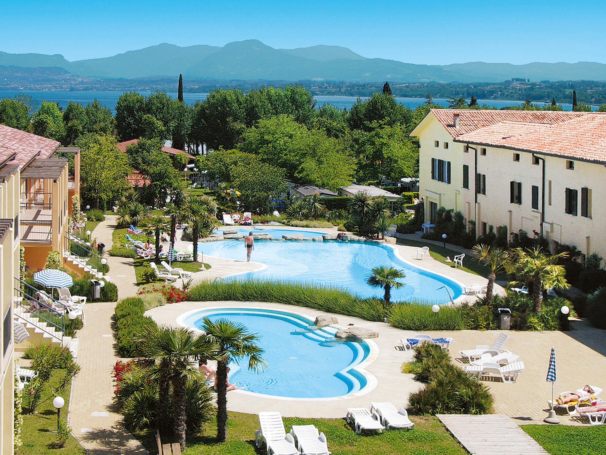 Photo 1 - Appartement de 2 chambres à Peschiera del Garda avec piscine et jardin