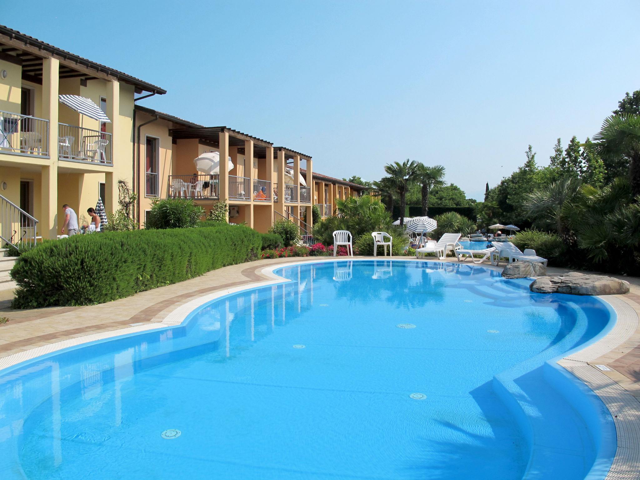 Foto 2 - Apartamento de 2 quartos em Peschiera del Garda com piscina e vista para a montanha