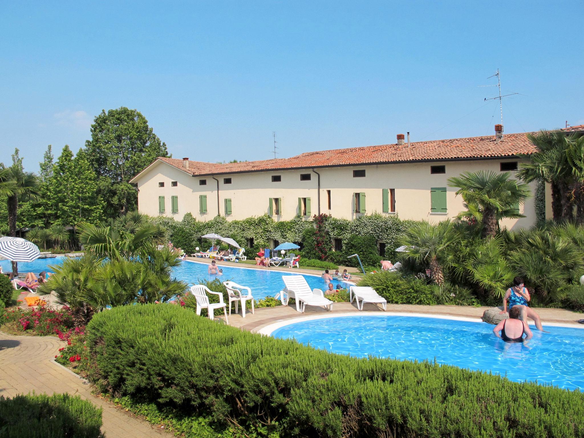 Foto 29 - Appartamento con 2 camere da letto a Peschiera del Garda con piscina e giardino