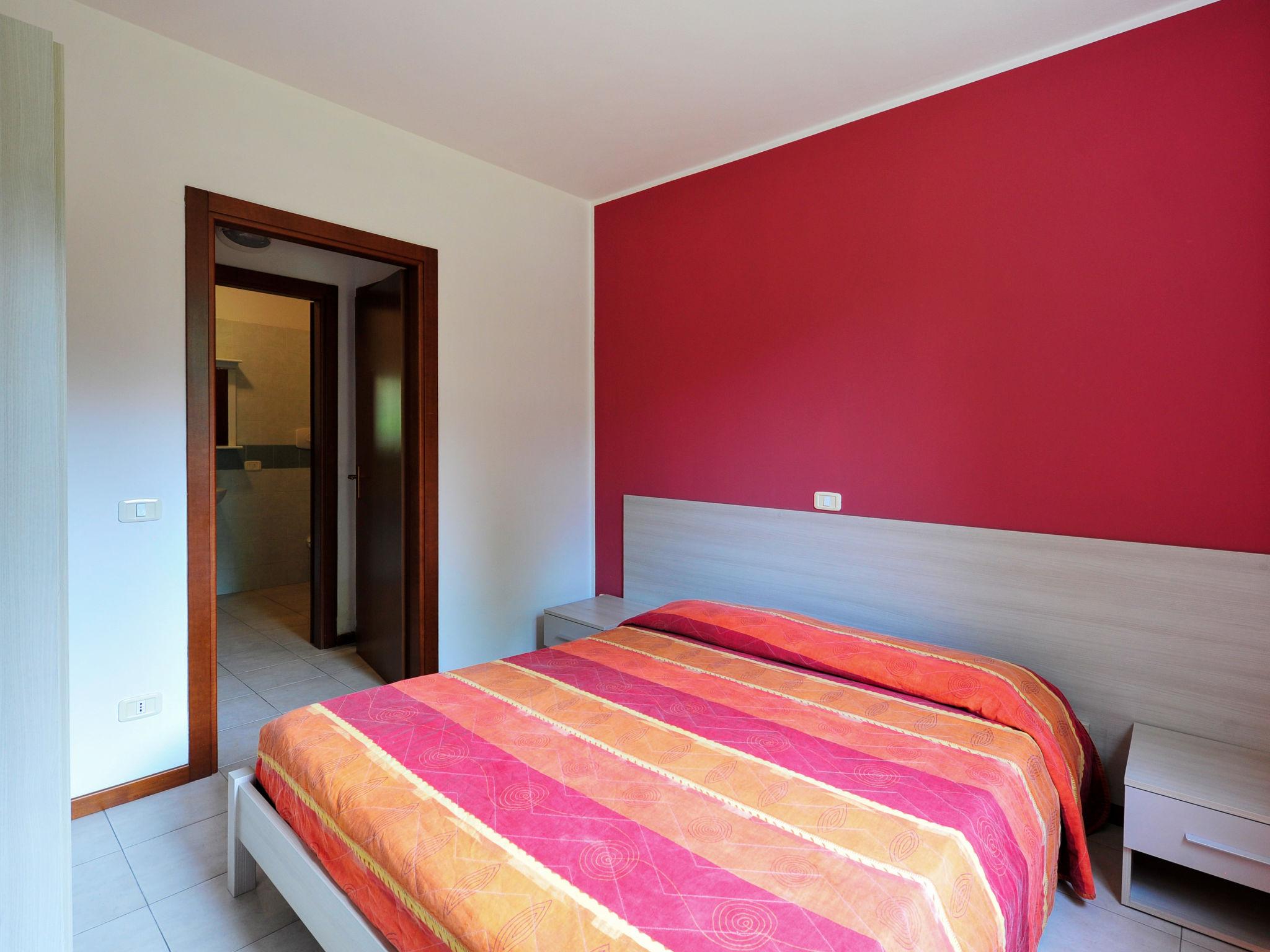 Foto 5 - Apartamento de 2 habitaciones en Peschiera del Garda con piscina y jardín