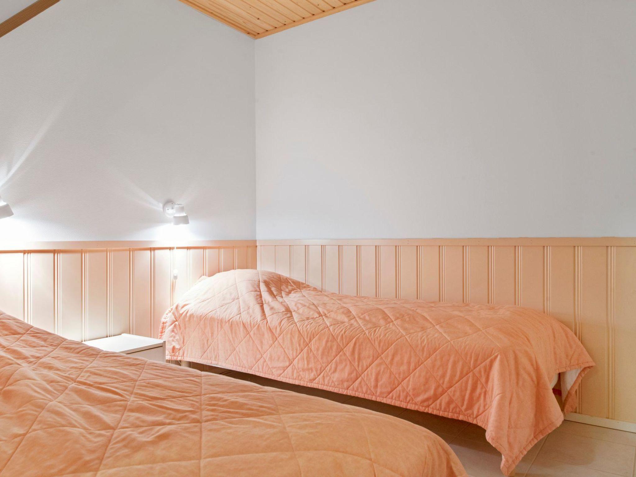 Foto 9 - Haus mit 1 Schlafzimmer in Kolari mit sauna und blick auf die berge