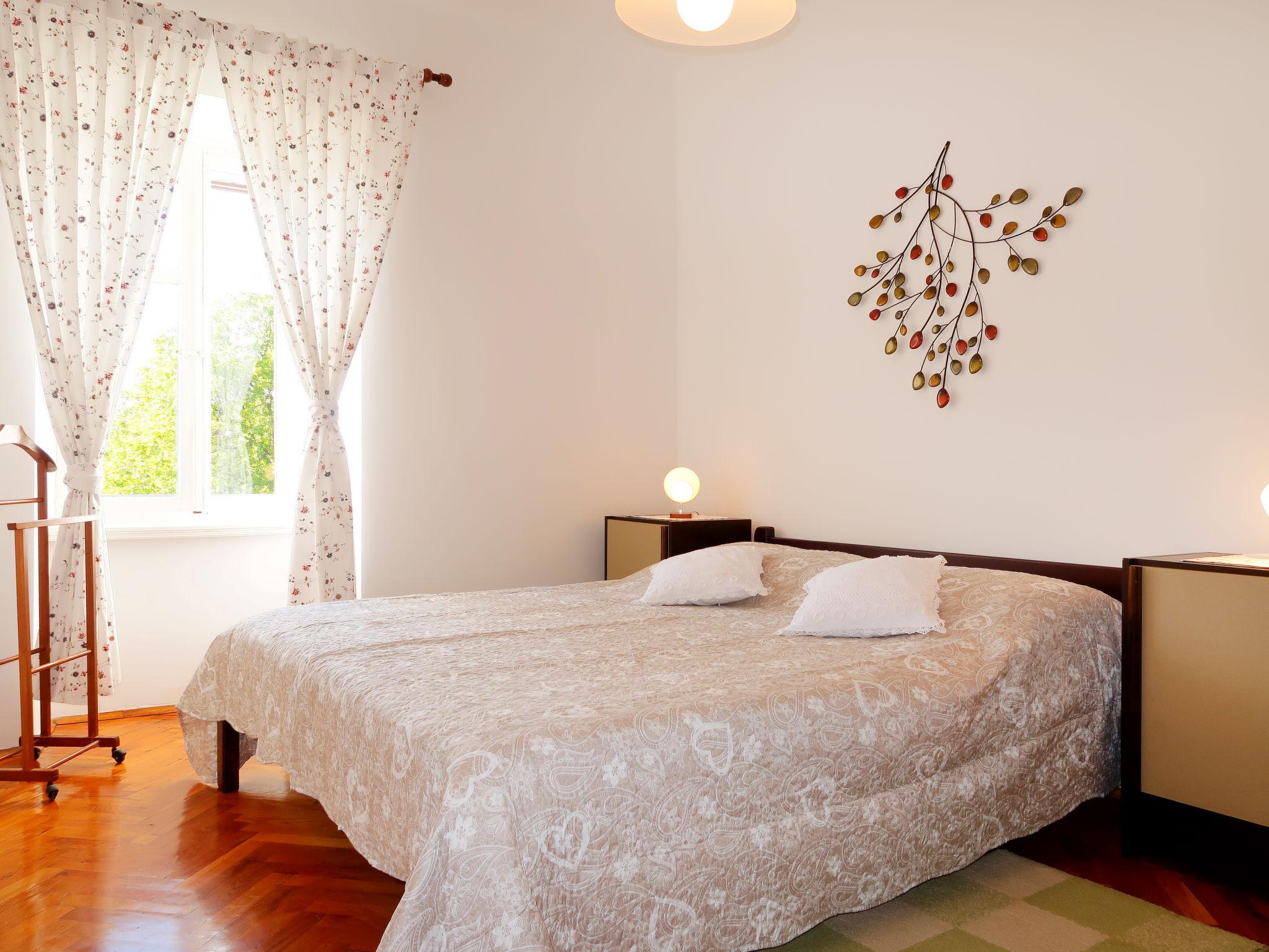 Foto 3 - Casa con 2 camere da letto a Dobrinj con giardino e vista mare