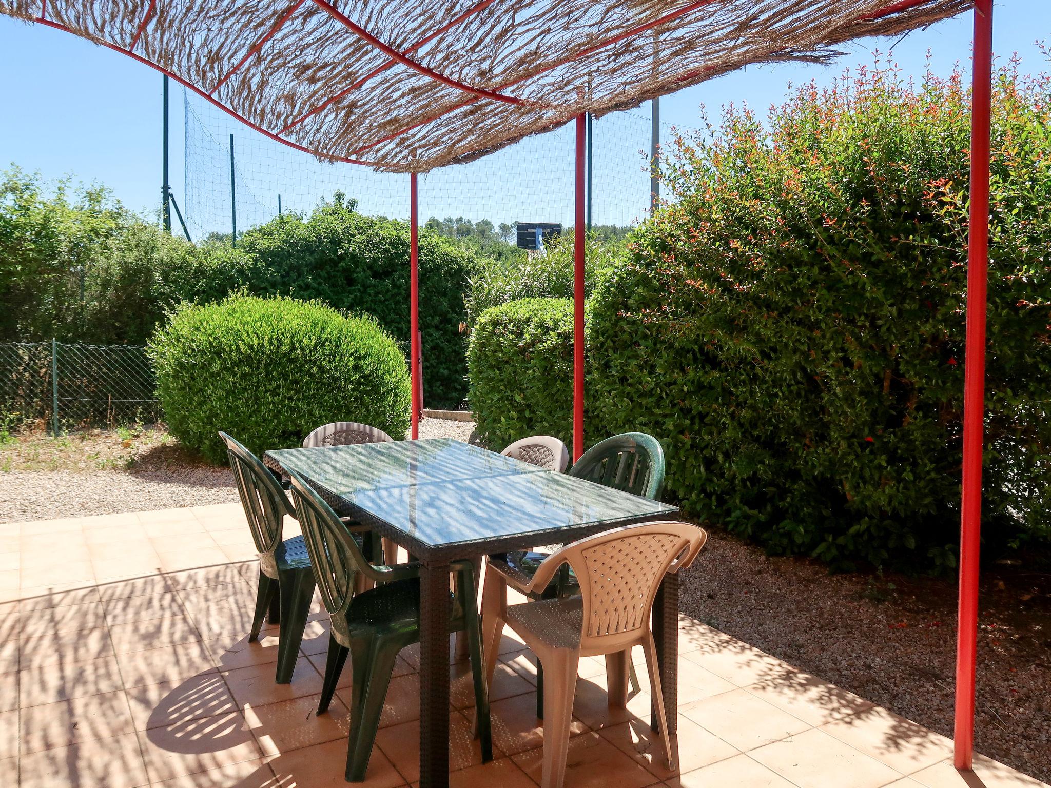 Photo 2 - Maison de 2 chambres à Tourrettes avec piscine et terrasse