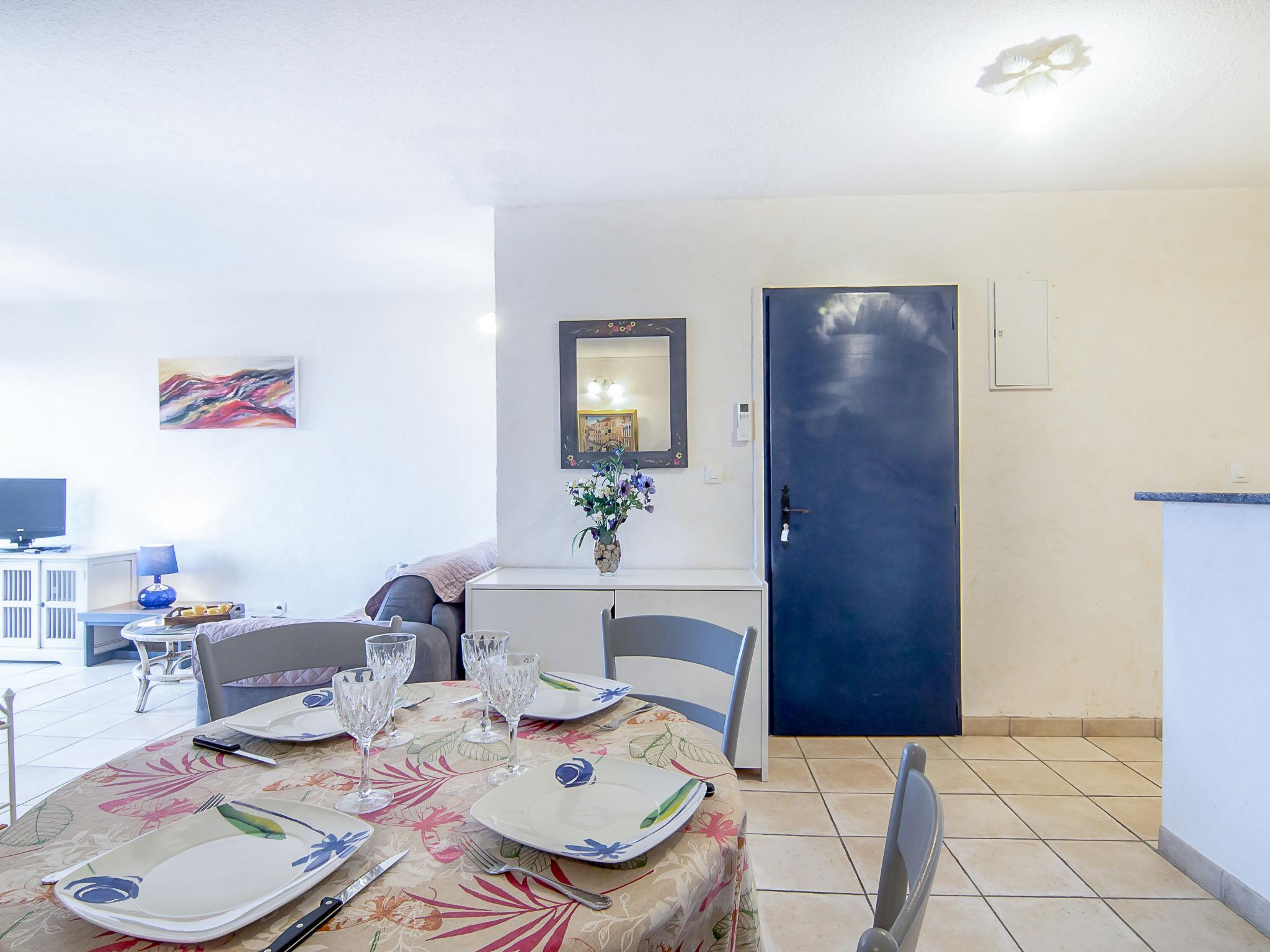 Foto 10 - Apartamento de 1 quarto em Saint-Tropez com piscina e vistas do mar