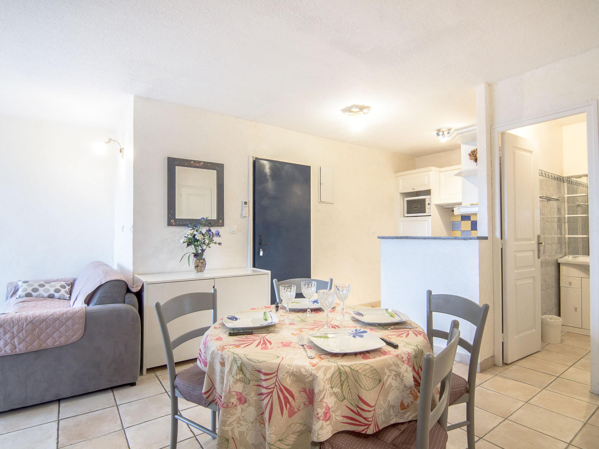 Foto 9 - Apartamento de 1 habitación en Saint-Tropez con piscina y vistas al mar