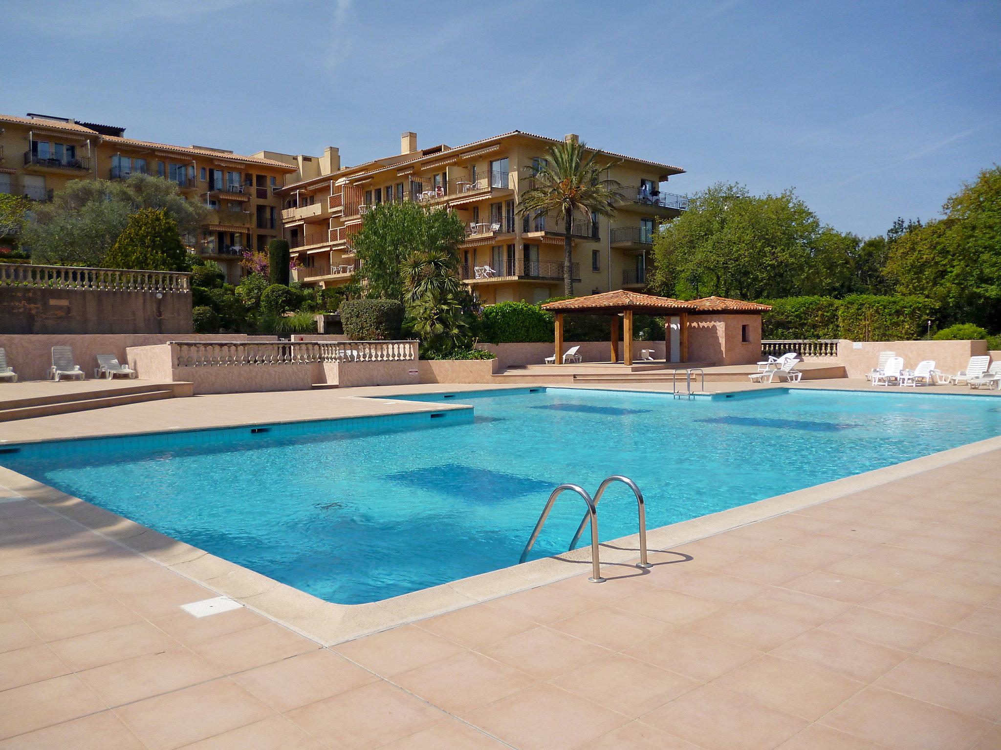 Foto 14 - Apartamento de 1 habitación en Saint-Tropez con piscina y vistas al mar