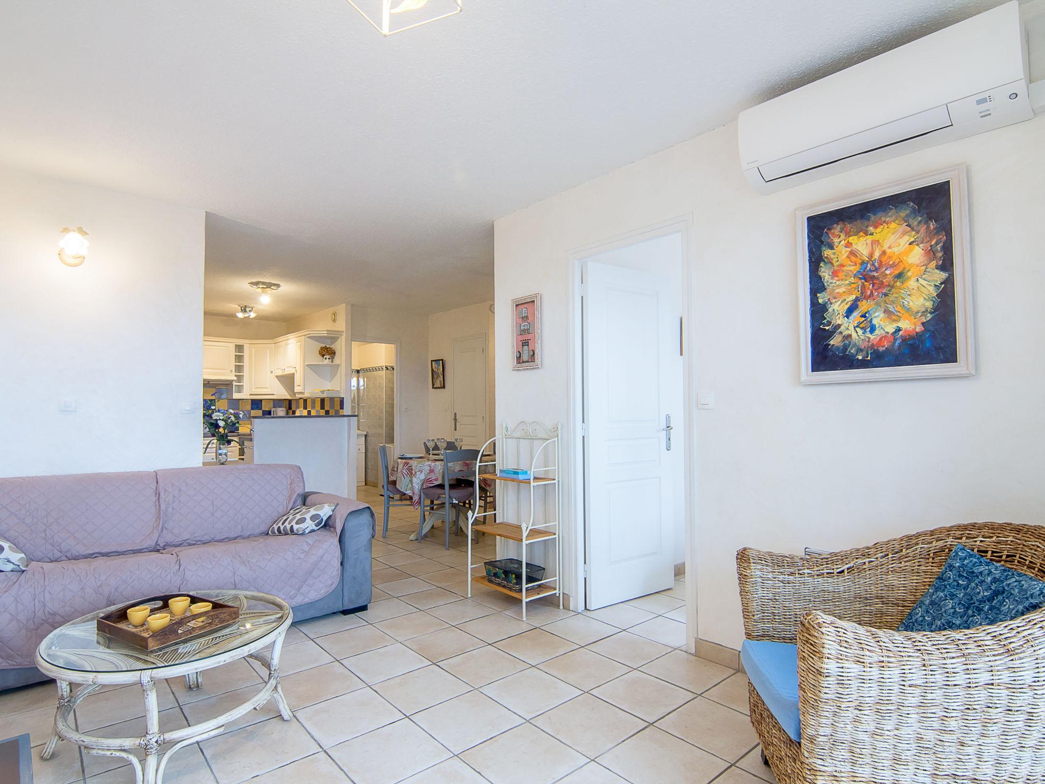 Foto 7 - Appartamento con 1 camera da letto a Saint-Tropez con piscina e vista mare