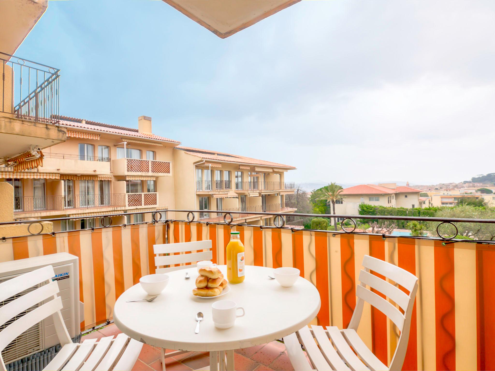 Foto 1 - Apartamento de 1 quarto em Saint-Tropez com piscina e vistas do mar