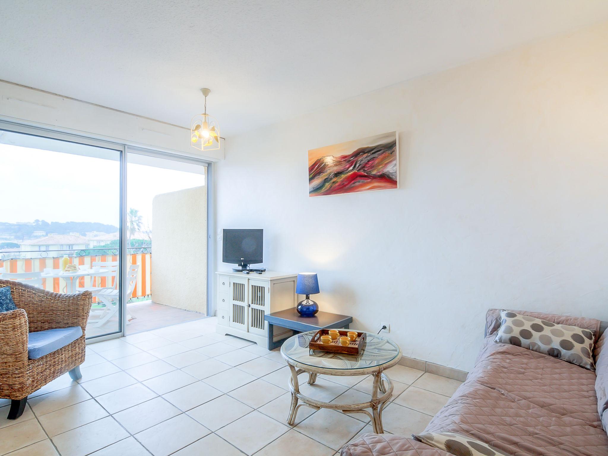 Photo 2 - Appartement de 1 chambre à Saint-Tropez avec piscine et vues à la mer