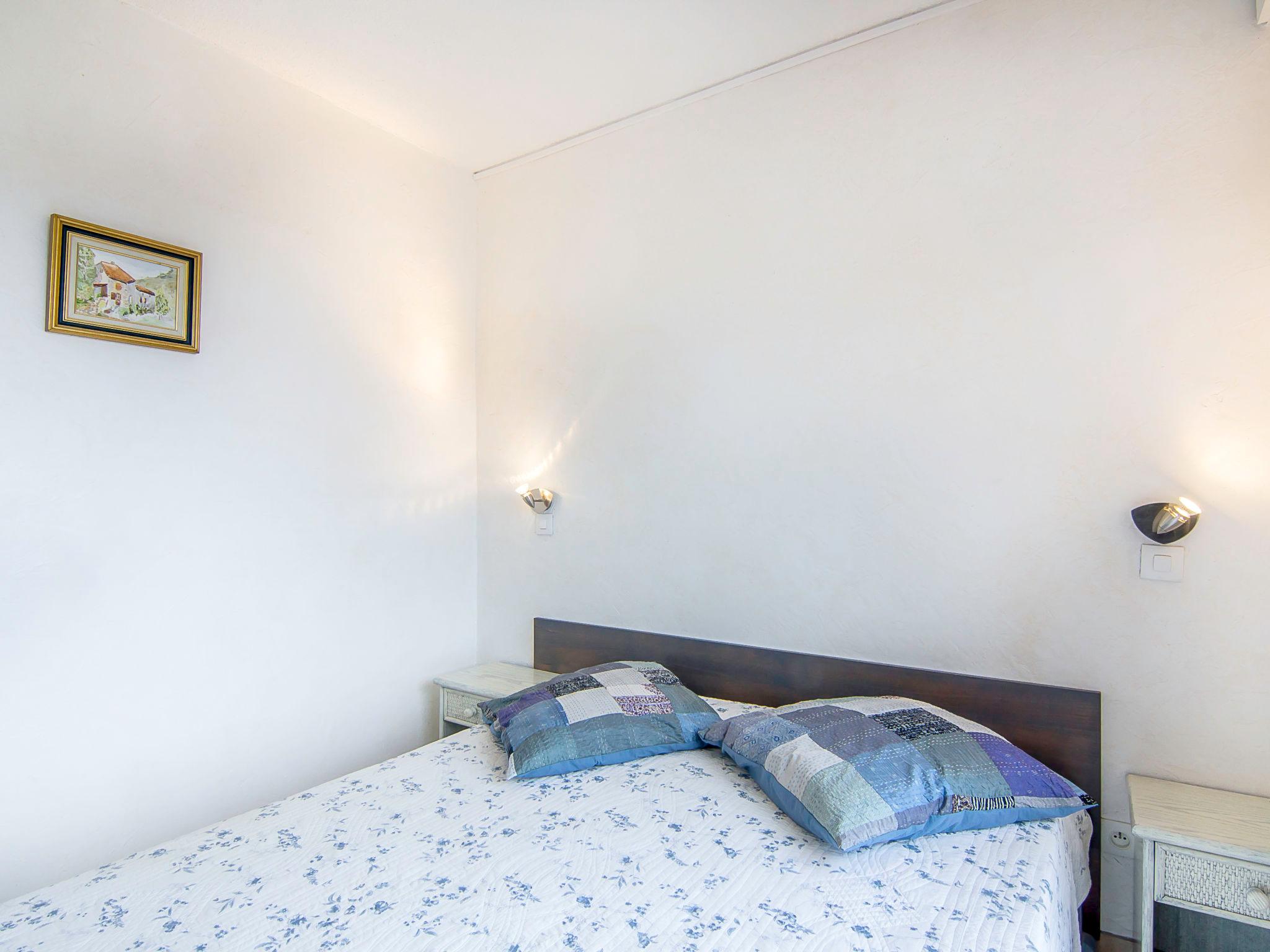 Foto 12 - Apartment mit 1 Schlafzimmer in Saint-Tropez mit schwimmbad und blick aufs meer