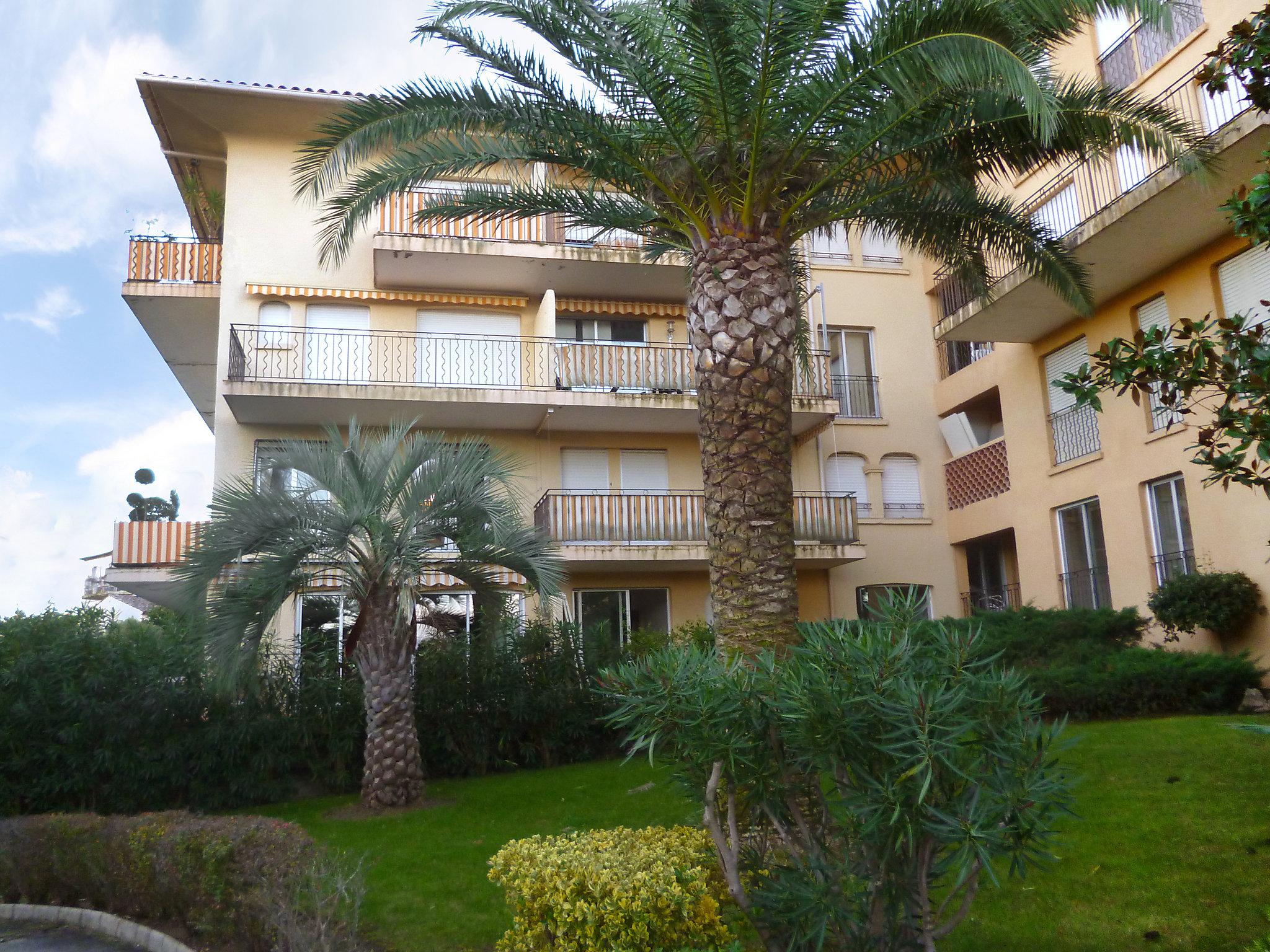 Photo 16 - 1 bedroom Apartment in Saint-Tropez with swimming pool and terrace