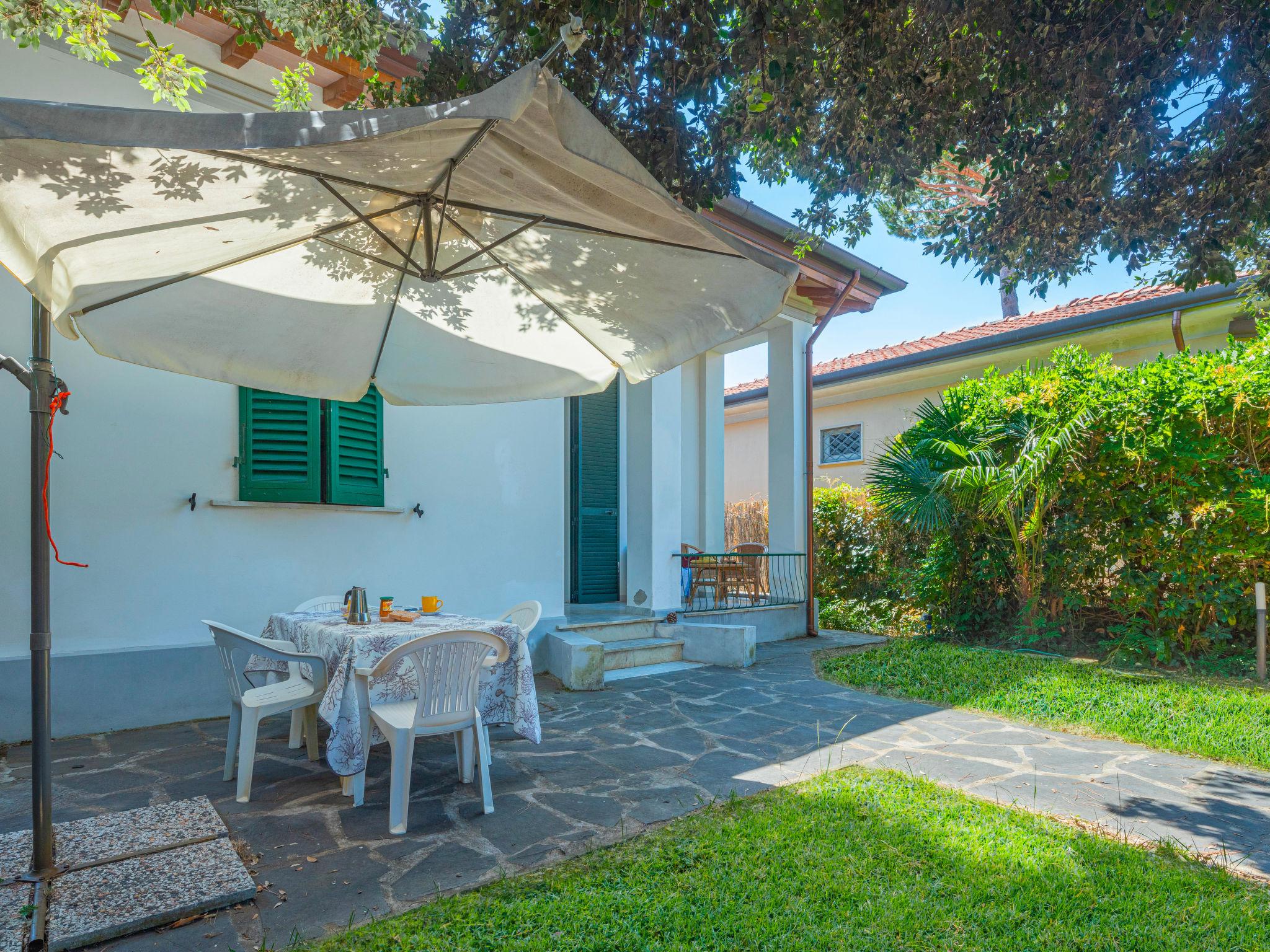 Photo 2 - Maison de 3 chambres à Pietrasanta avec vues à la mer