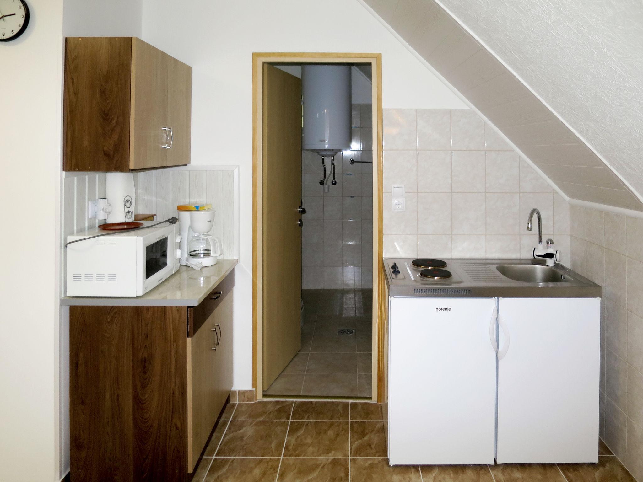 Foto 12 - Appartamento con 2 camere da letto a Velence con terrazza e vista mare