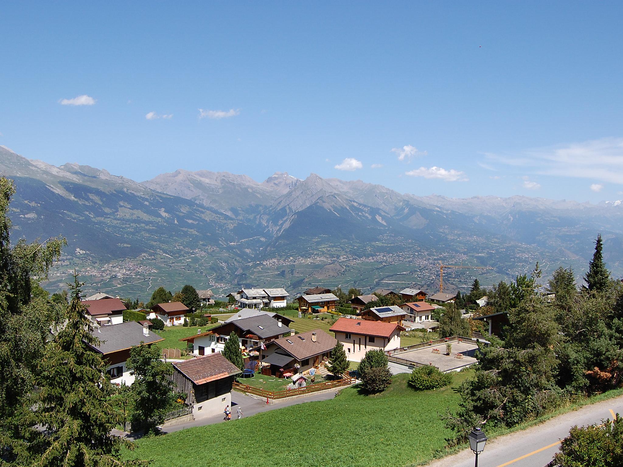 Photo 3 - 2 bedroom Apartment in Nendaz with swimming pool and mountain view