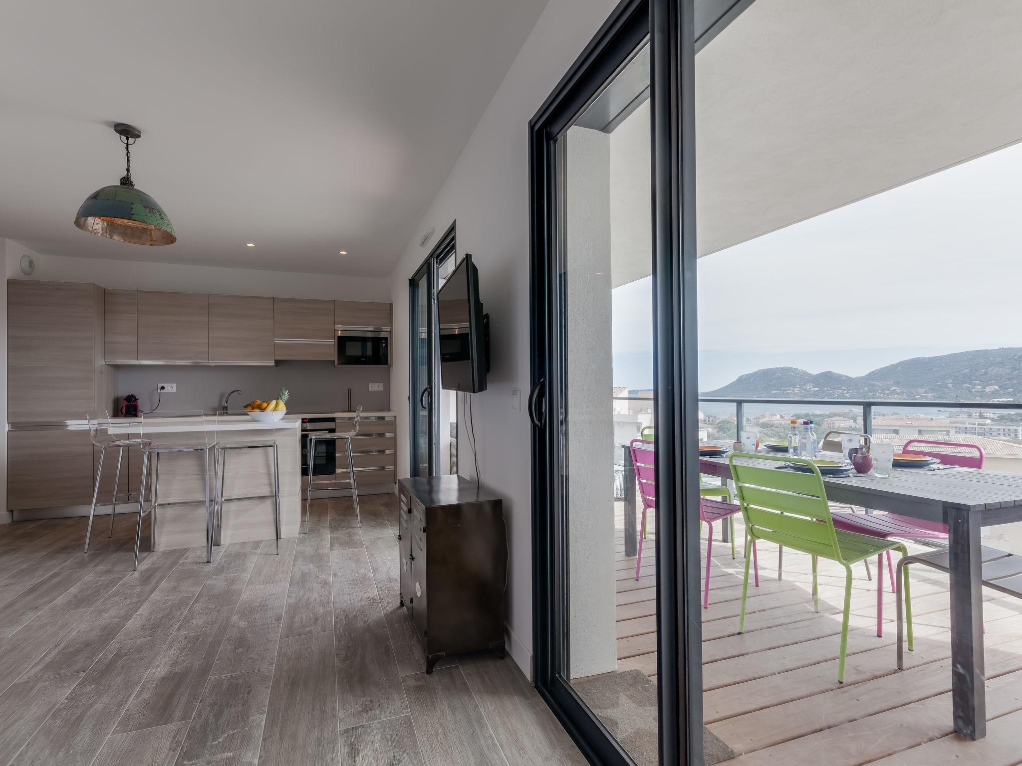 Foto 9 - Apartamento de 2 habitaciones en Porto-Vecchio con piscina y vistas al mar