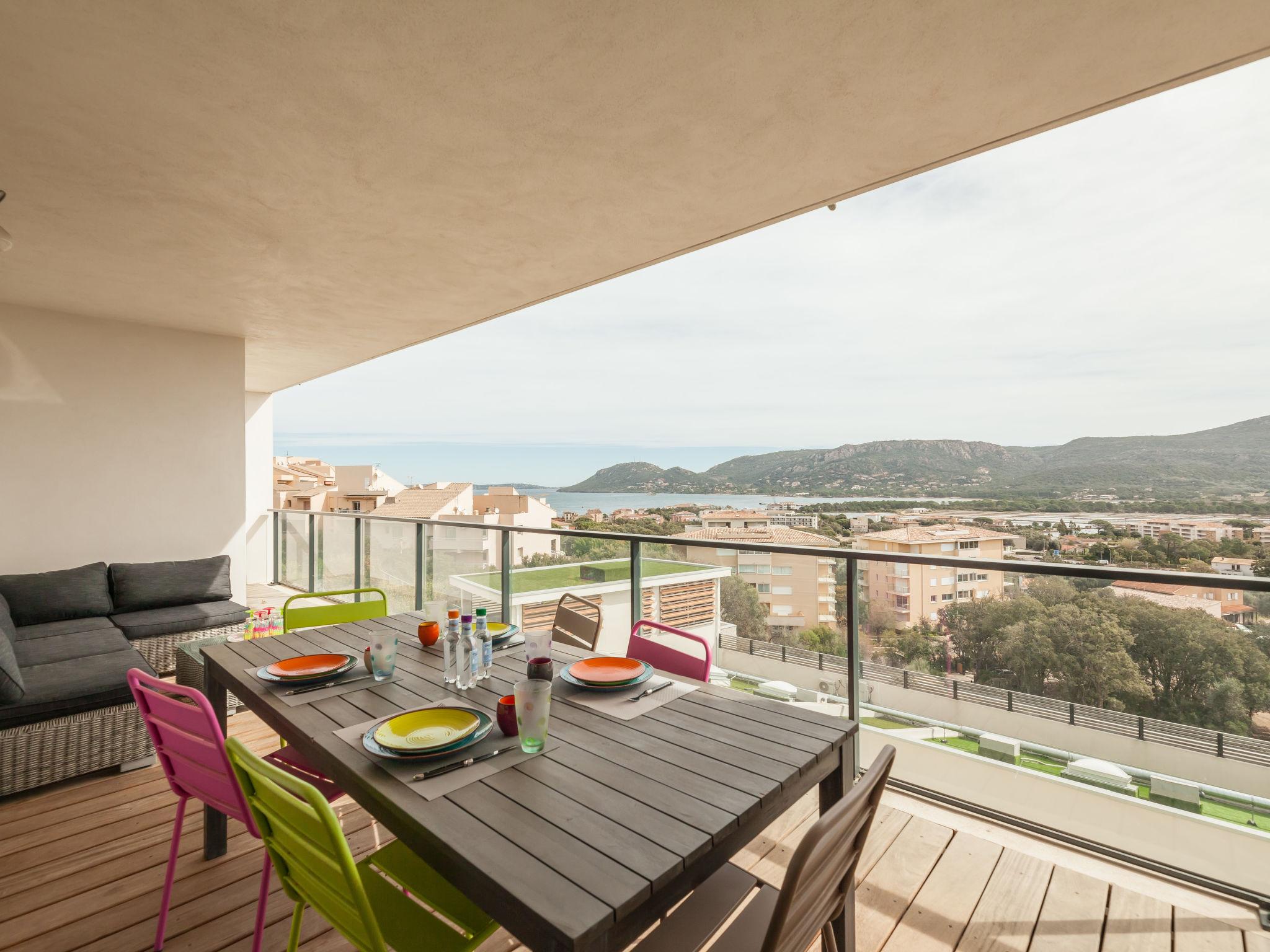 Foto 15 - Apartamento de 2 habitaciones en Porto-Vecchio con piscina y vistas al mar