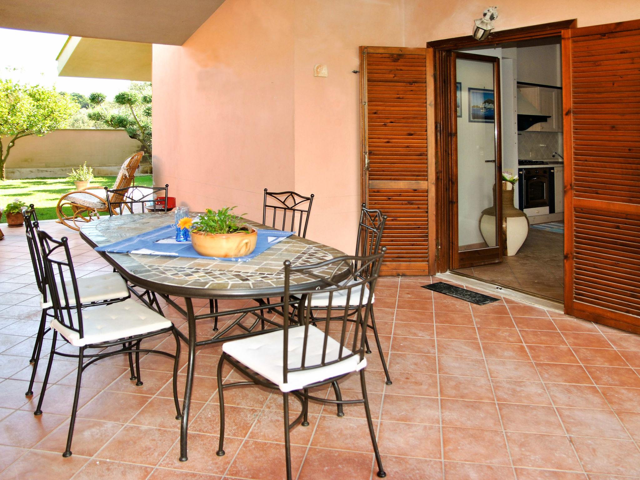 Photo 2 - Maison de 2 chambres à Fondi avec jardin et terrasse