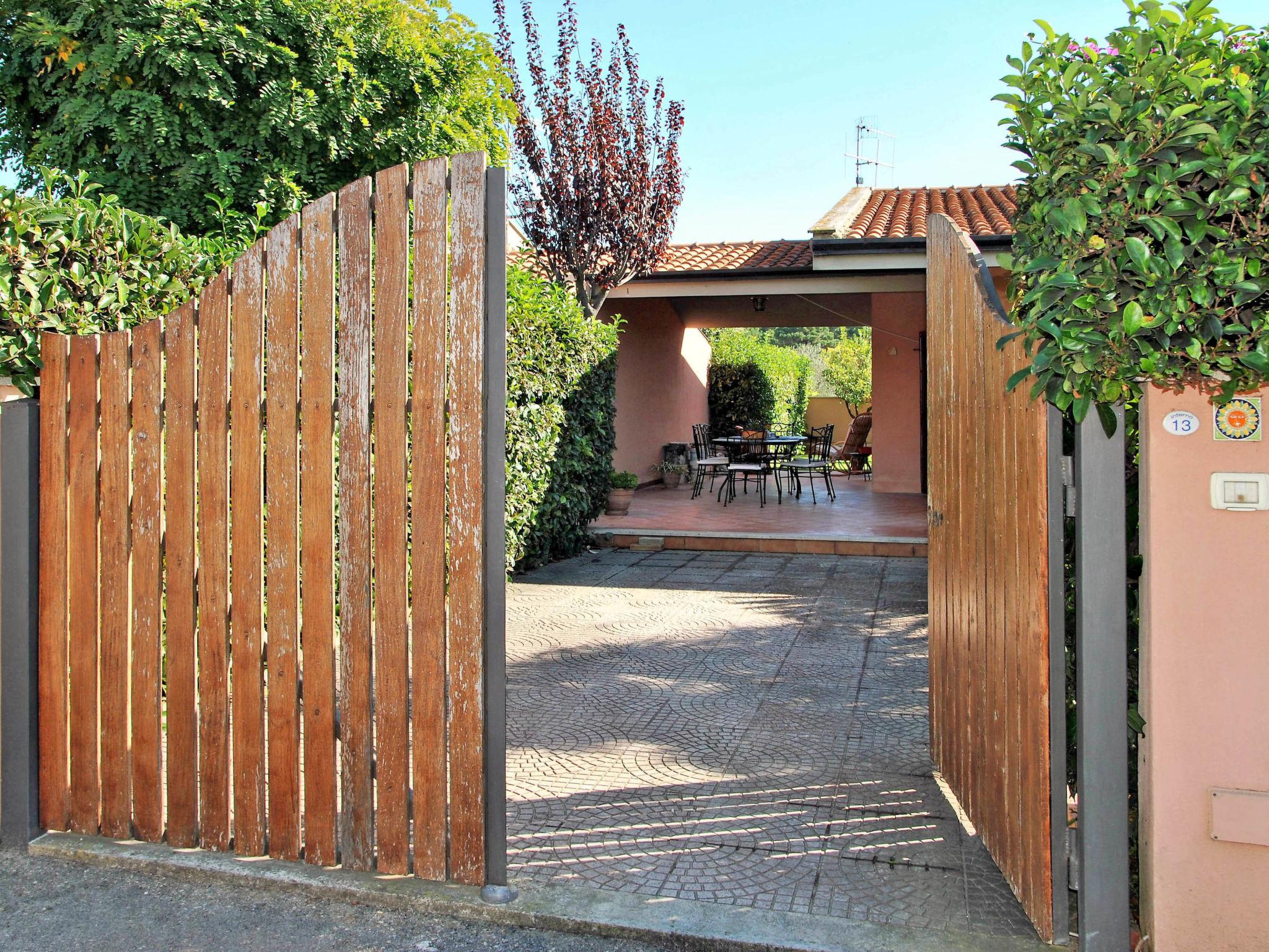 Photo 1 - Maison de 2 chambres à Fondi avec jardin et terrasse