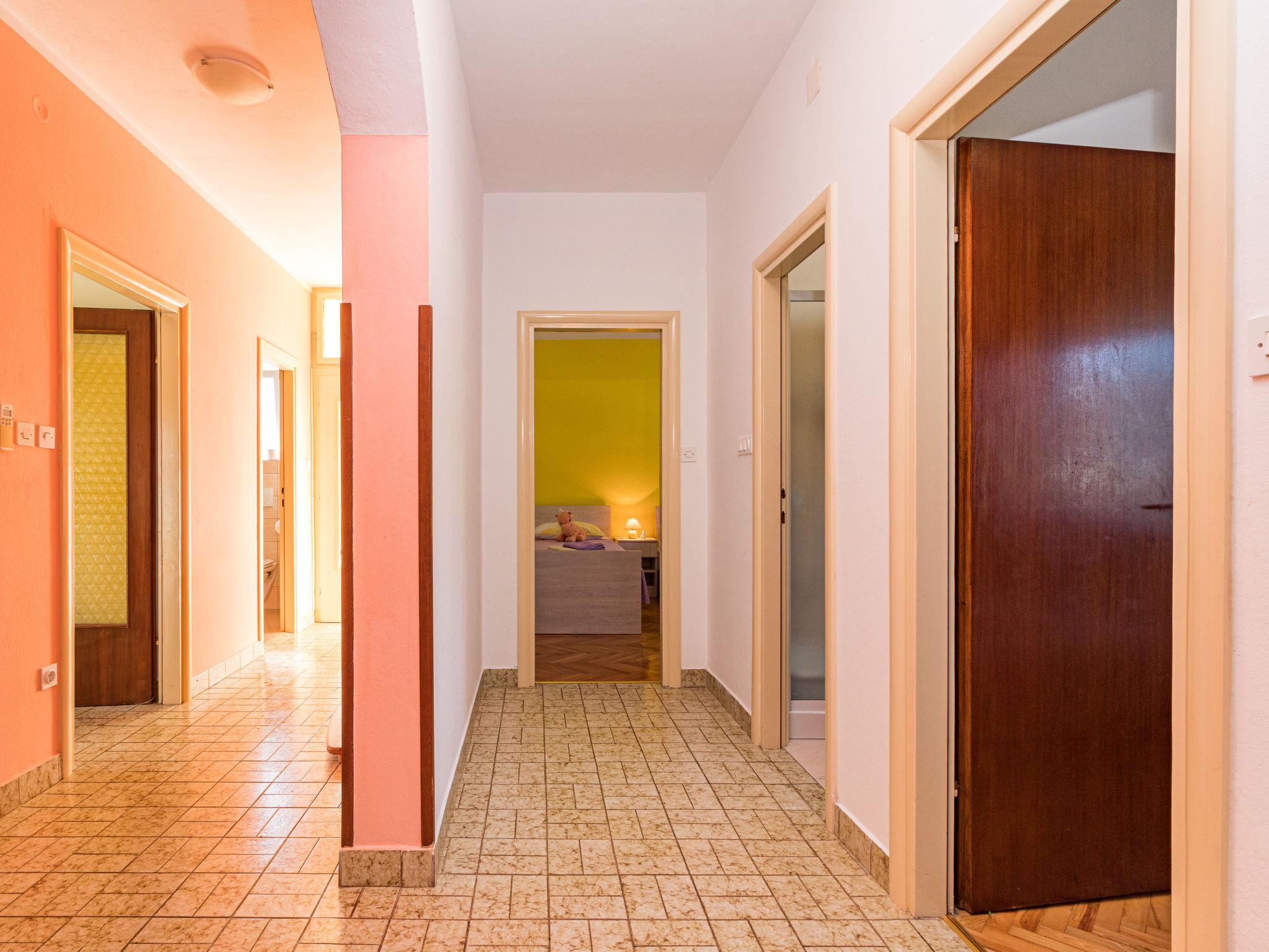 Foto 15 - Casa con 3 camere da letto a Pićan con piscina privata e terrazza