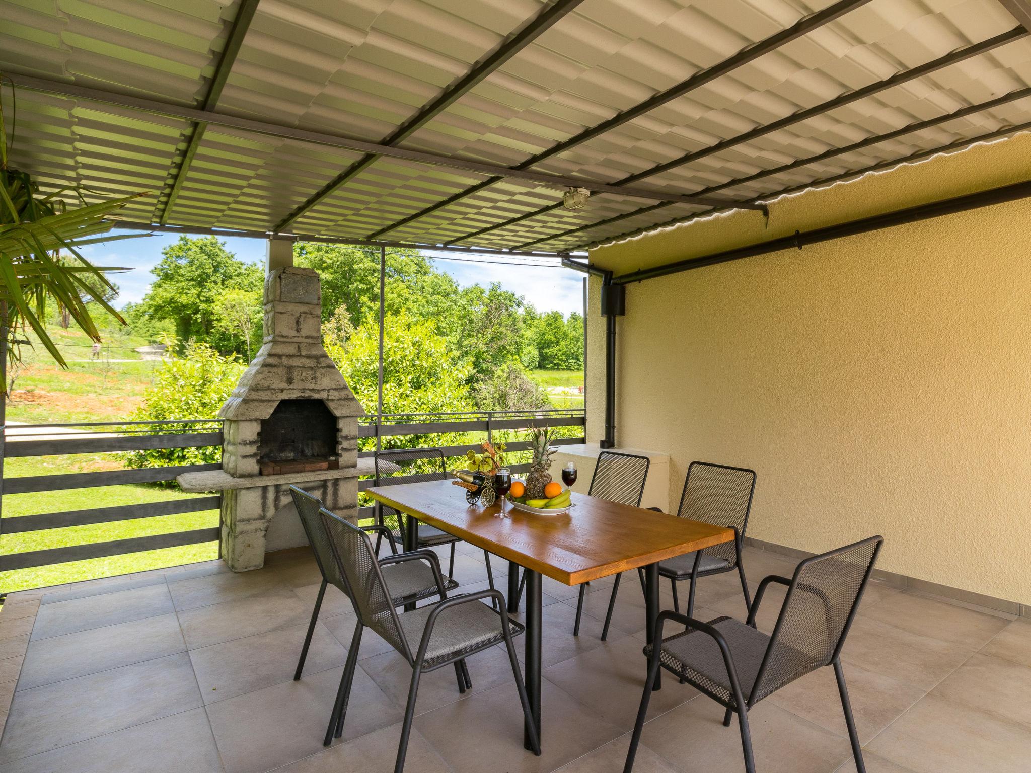 Foto 7 - Casa con 3 camere da letto a Pićan con piscina privata e giardino