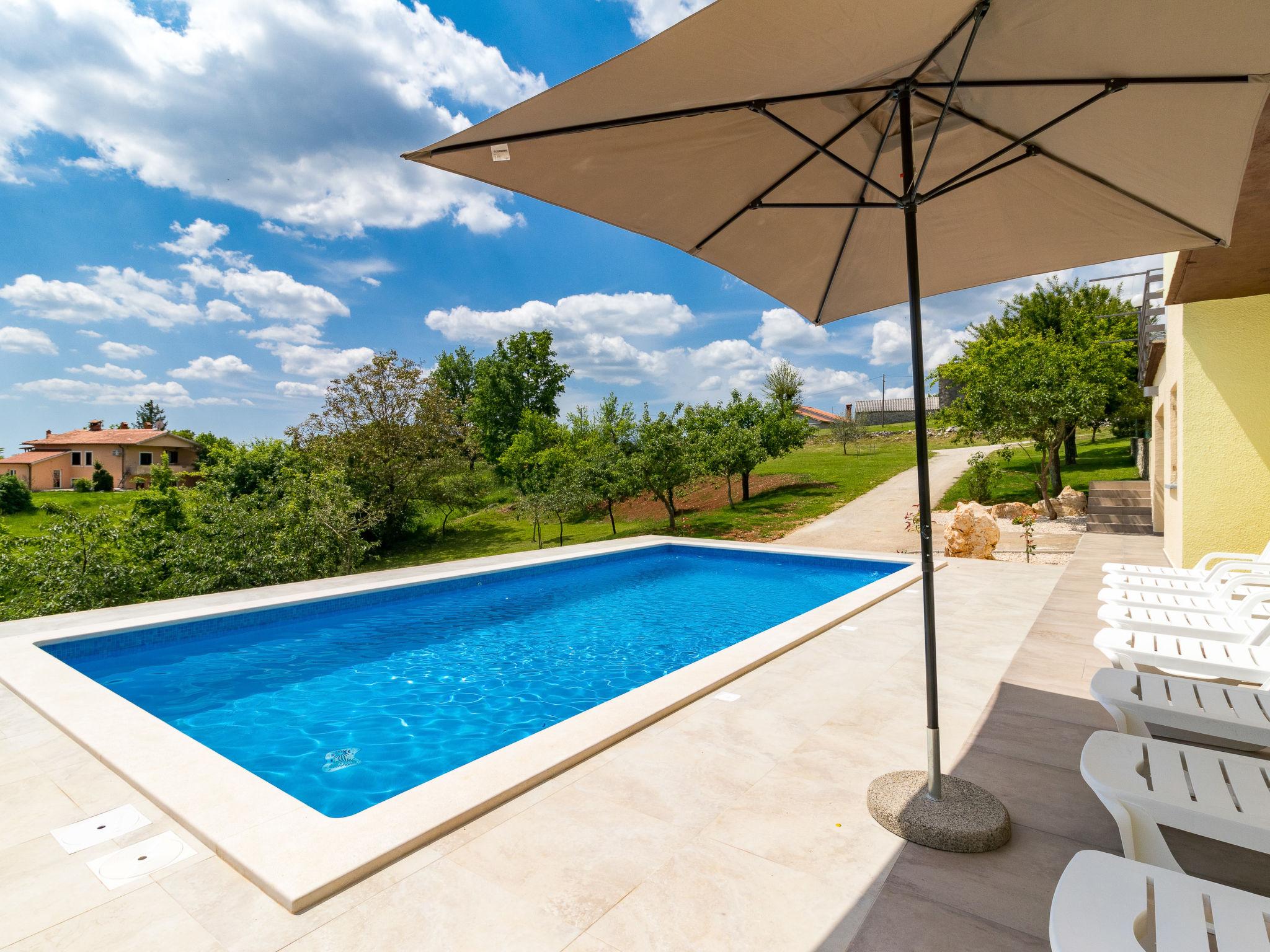 Foto 6 - Casa de 3 quartos em Pićan com piscina privada e terraço