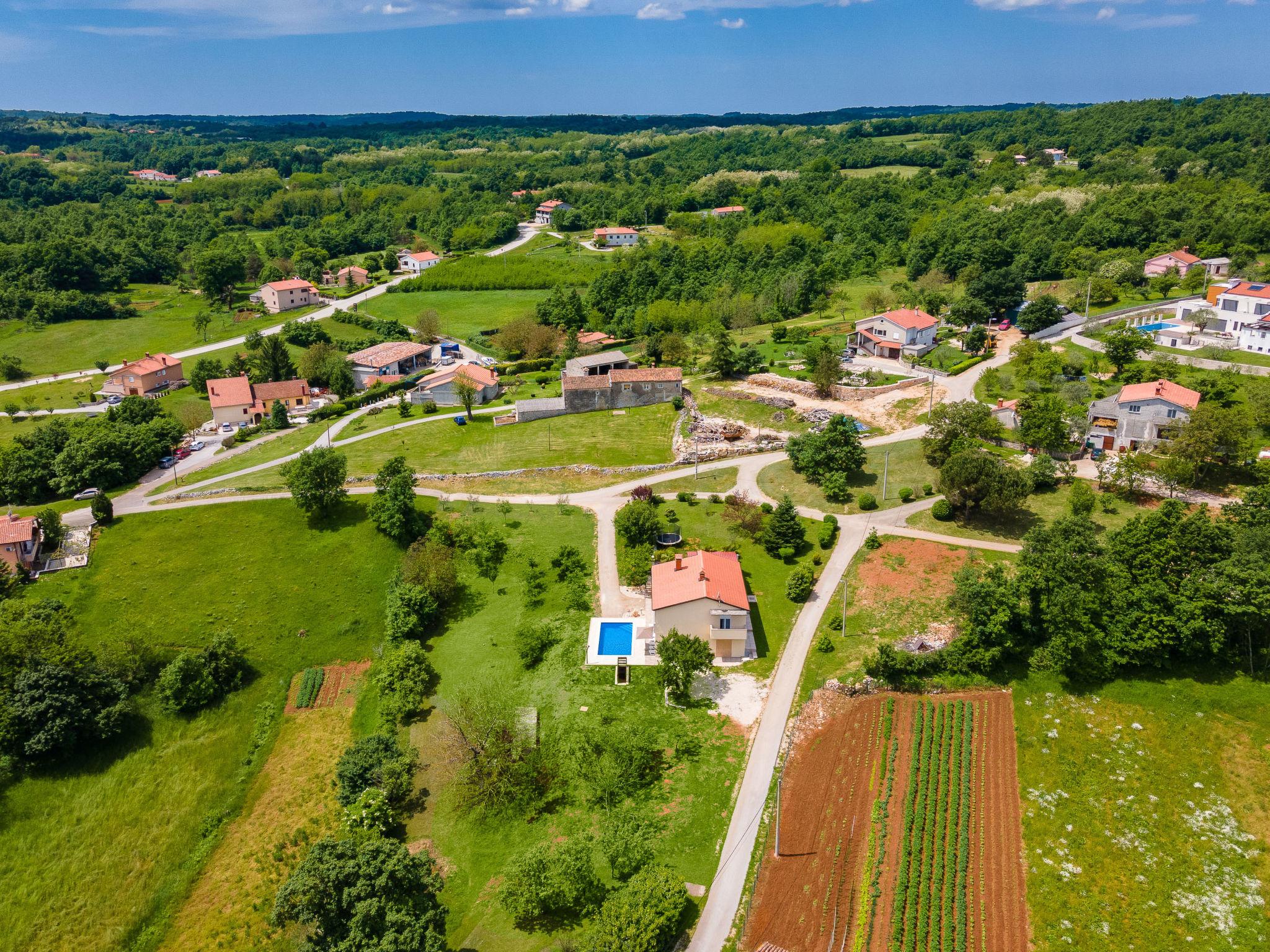 Photo 25 - Maison de 3 chambres à Pićan avec piscine privée et terrasse