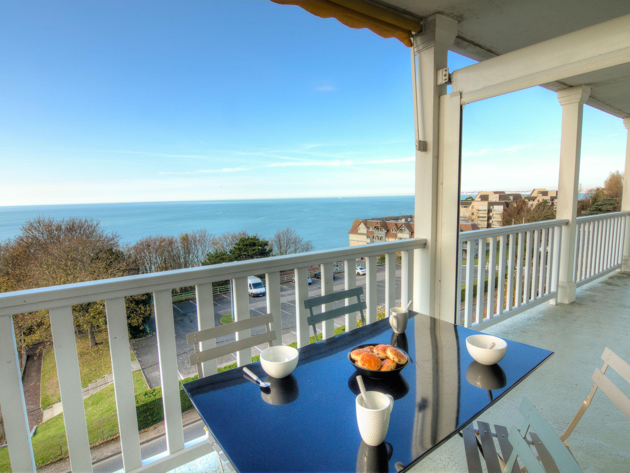 Foto 14 - Appartamento con 2 camere da letto a Trouville-sur-Mer con vista mare