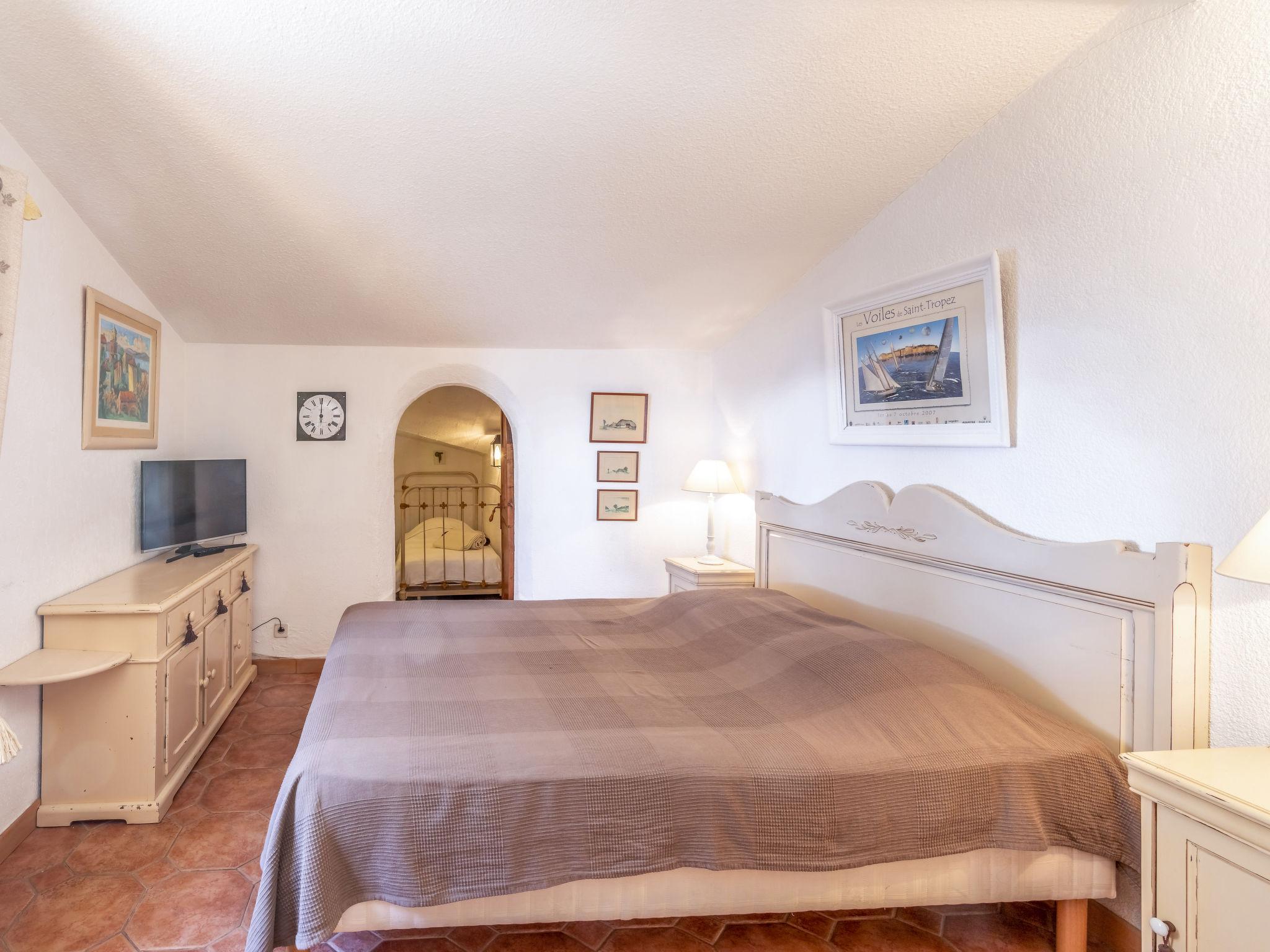 Photo 4 - Appartement de 3 chambres à Sainte-Maxime avec terrasse et vues à la mer