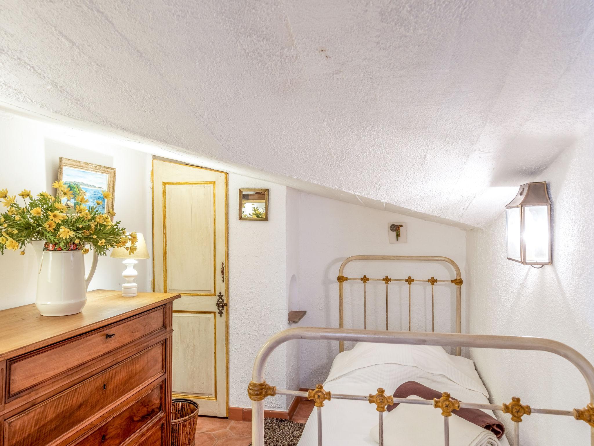 Foto 10 - Appartamento con 3 camere da letto a Sainte-Maxime con terrazza e vista mare