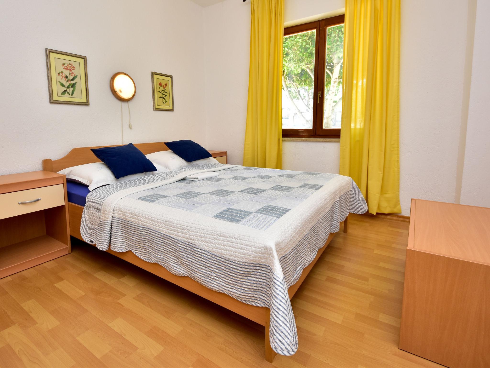 Foto 14 - Casa con 4 camere da letto a Obrovac con giardino e vista mare
