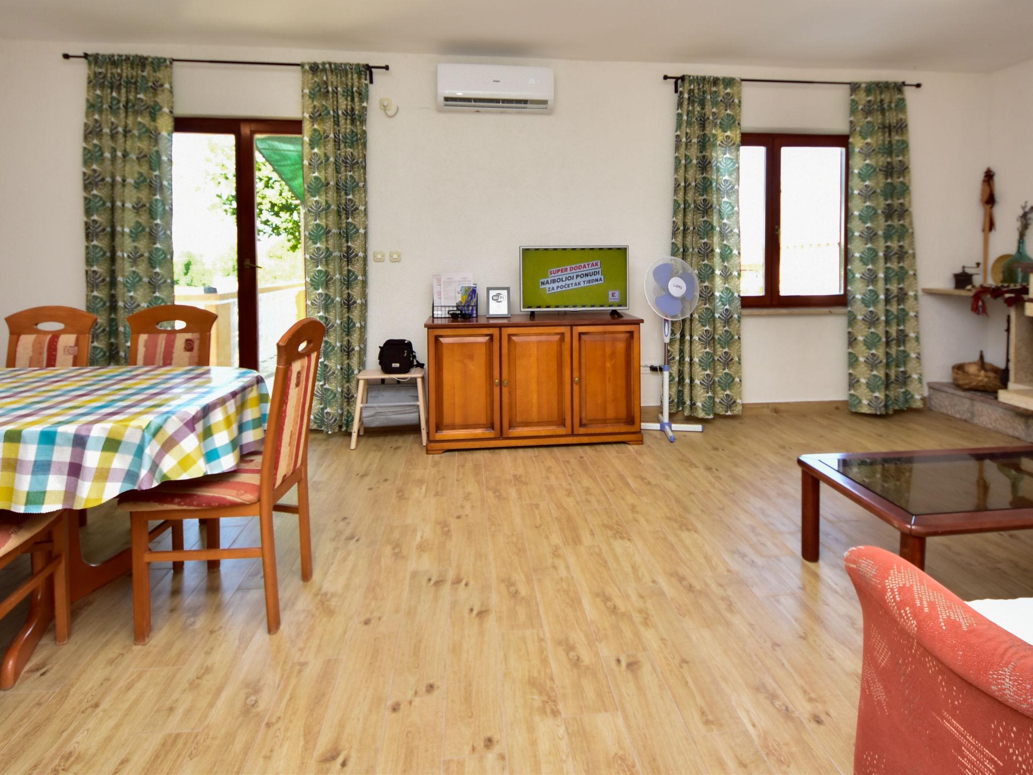 Foto 4 - Casa con 4 camere da letto a Obrovac con giardino e vista mare