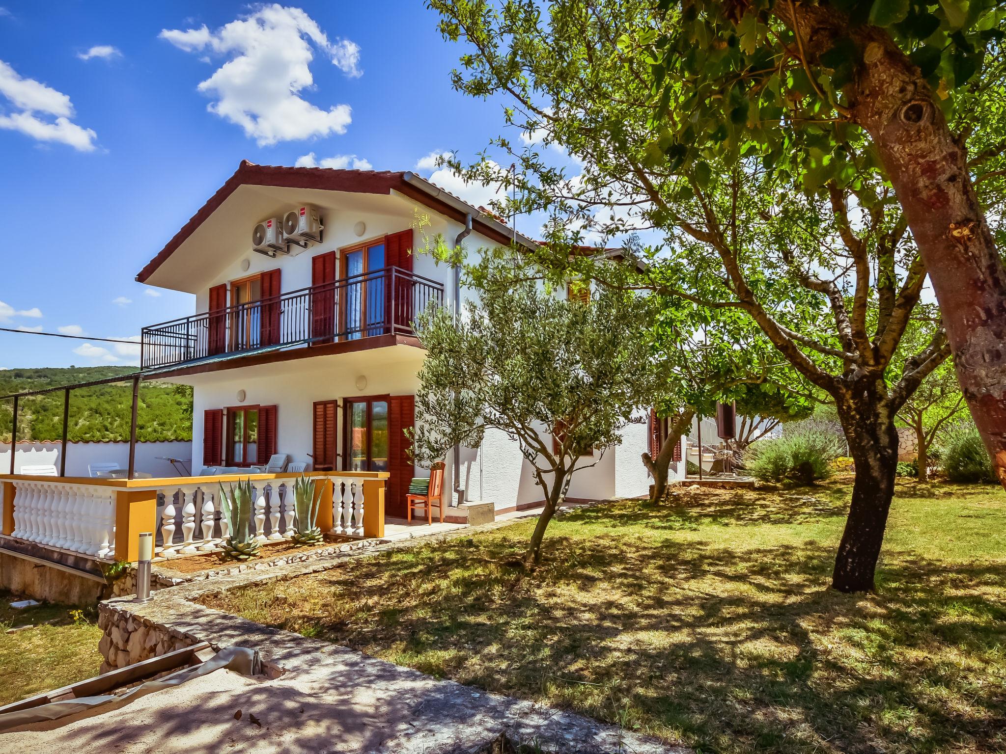 Foto 25 - Casa de 4 habitaciones en Obrovac con jardín y vistas al mar
