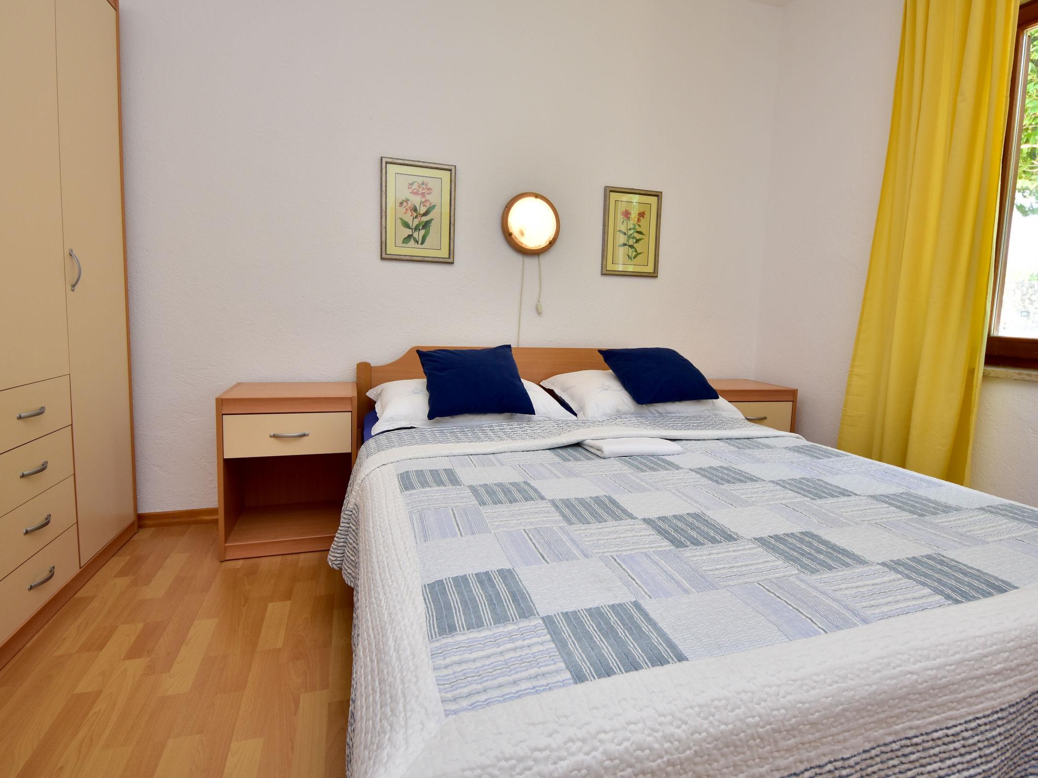 Foto 15 - Casa con 4 camere da letto a Obrovac con giardino e vista mare