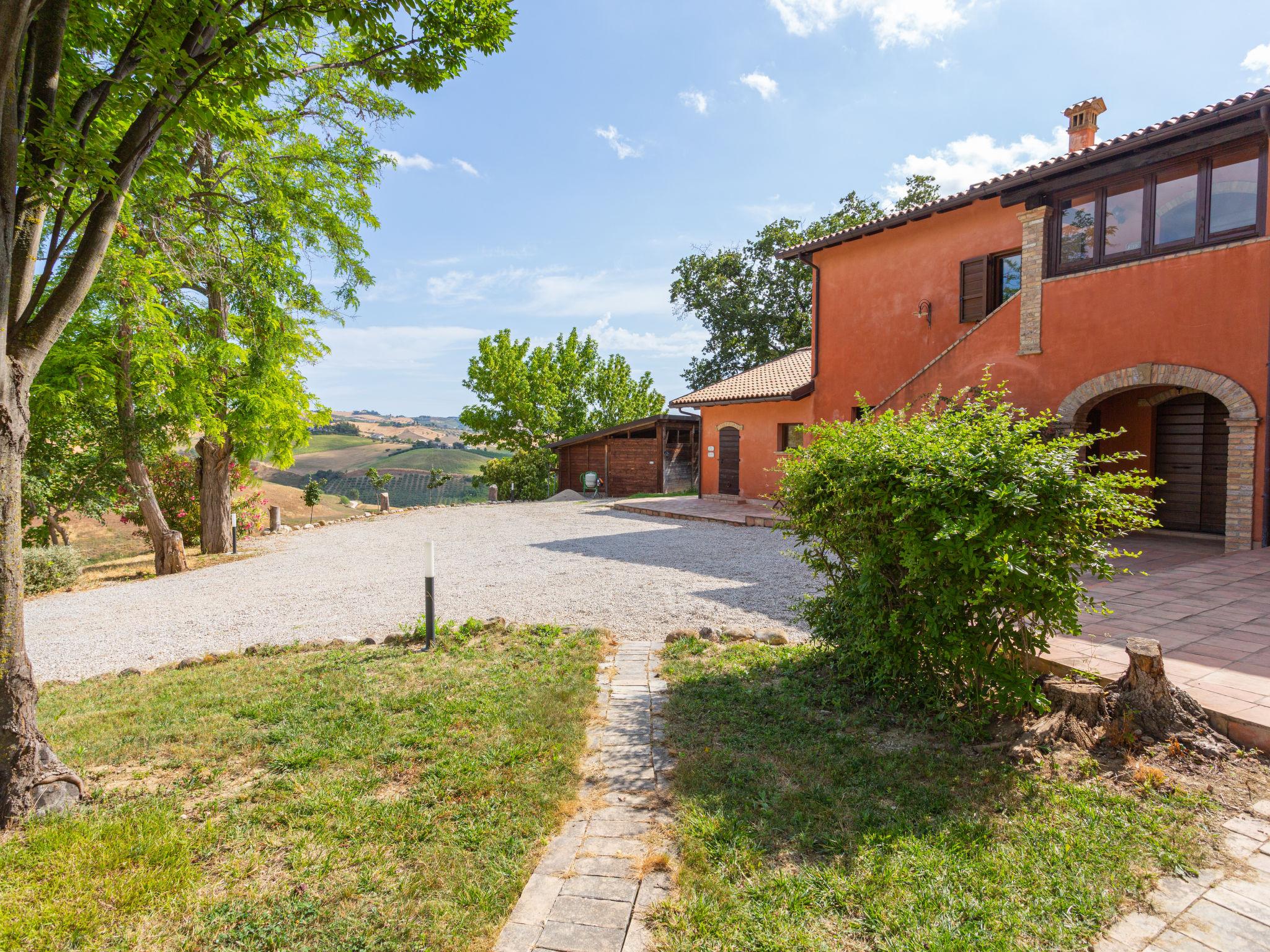 Foto 1 - Appartamento con 2 camere da letto a Città Sant'Angelo con piscina e vista mare