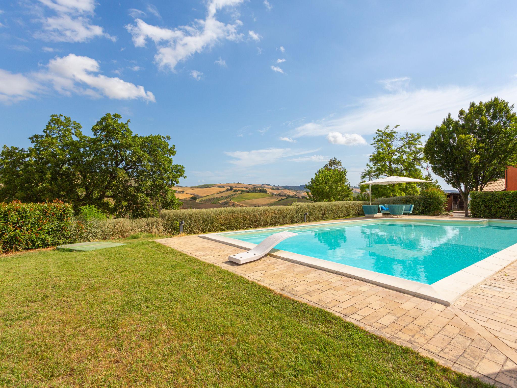 Foto 19 - Appartamento con 2 camere da letto a Città Sant'Angelo con piscina e giardino