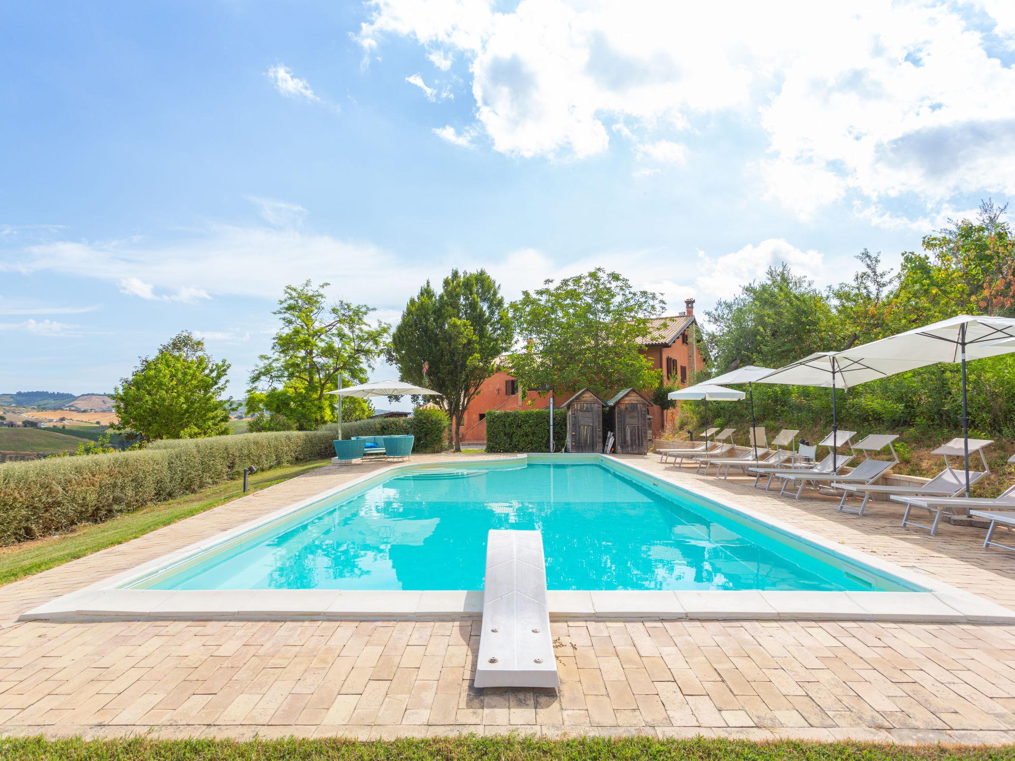 Foto 1 - Casa de 4 habitaciones en Città Sant'Angelo con piscina y jardín