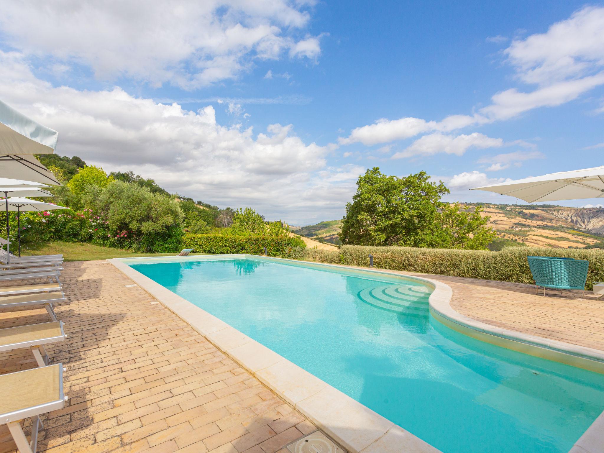 Foto 7 - Casa con 4 camere da letto a Città Sant'Angelo con piscina e giardino