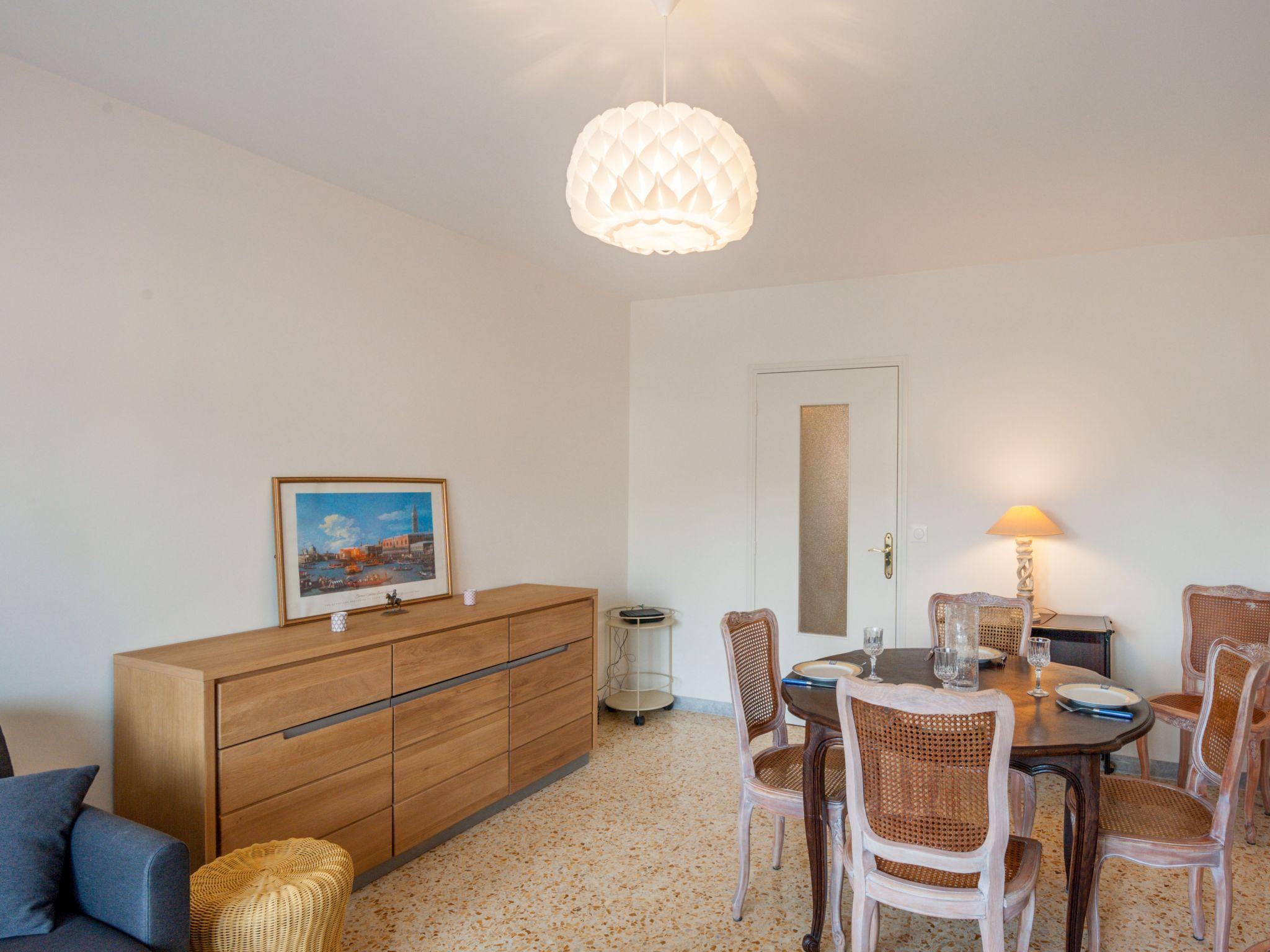 Foto 8 - Apartamento de 1 habitación en Cagnes-sur-Mer con vistas al mar