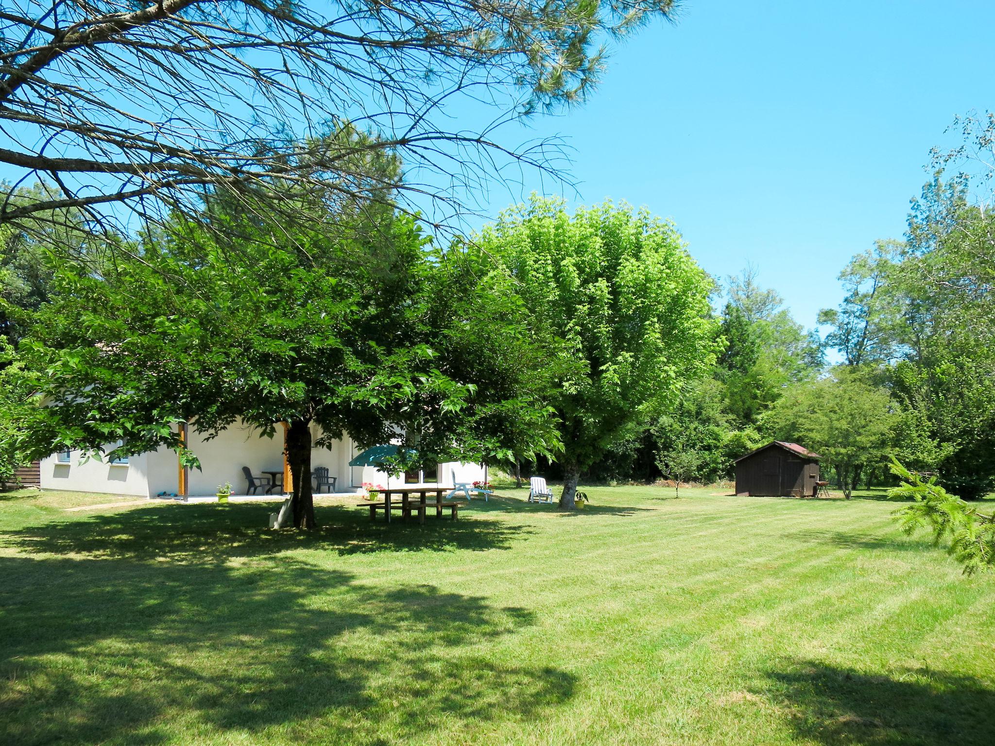 Foto 17 - Casa con 2 camere da letto a Civrac-en-Médoc con giardino e terrazza