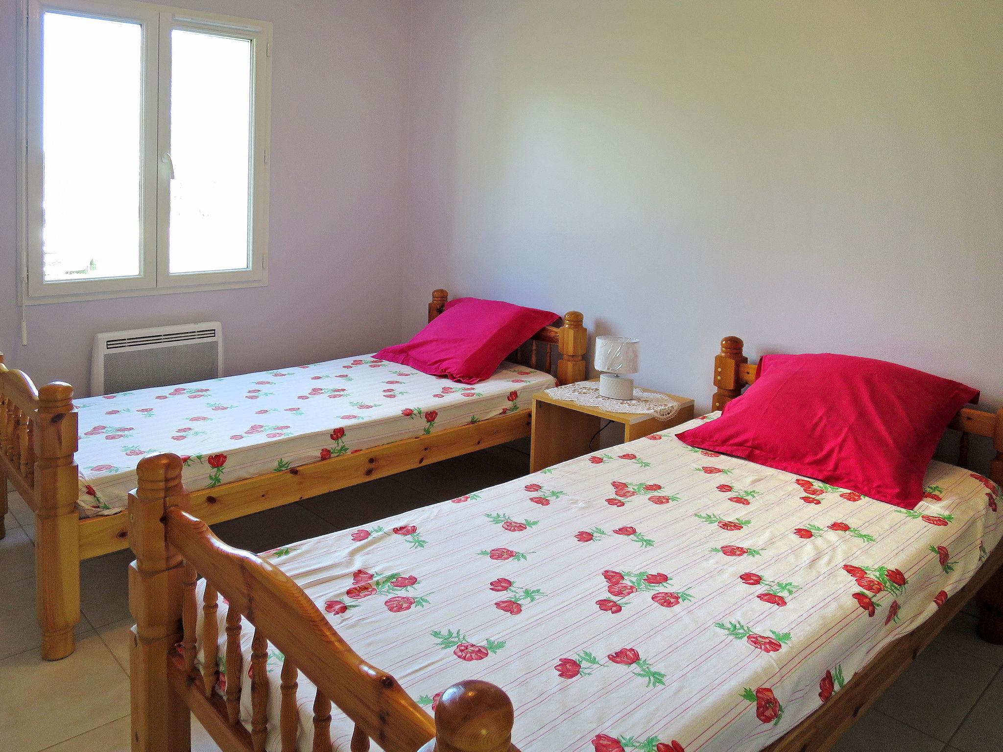 Foto 9 - Casa con 2 camere da letto a Civrac-en-Médoc con terrazza