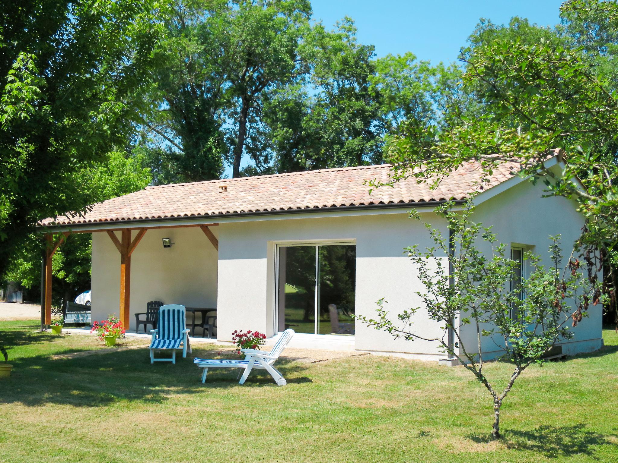 Foto 1 - Haus mit 2 Schlafzimmern in Civrac-en-Médoc mit garten und terrasse