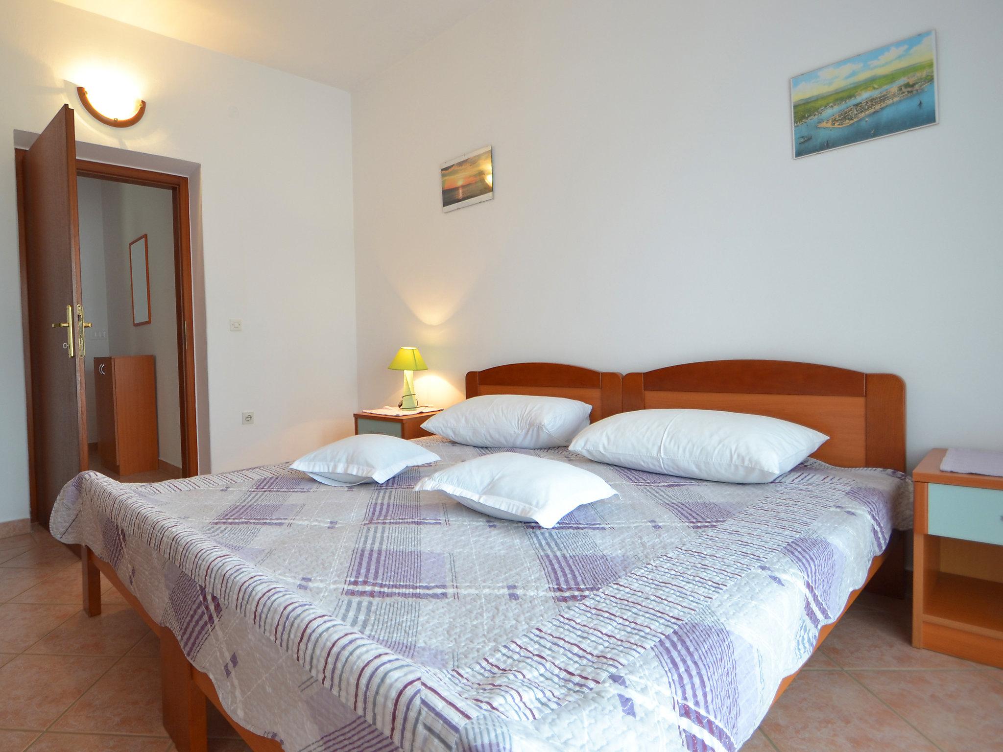 Foto 9 - Appartamento con 2 camere da letto a Vir con piscina e vista mare