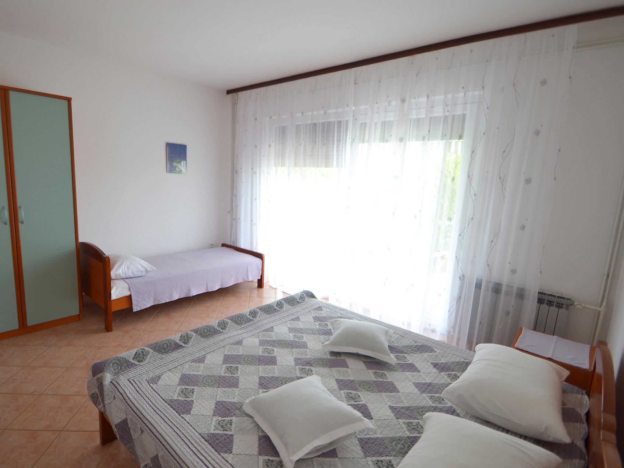 Foto 6 - Appartamento con 2 camere da letto a Vir con piscina e vista mare