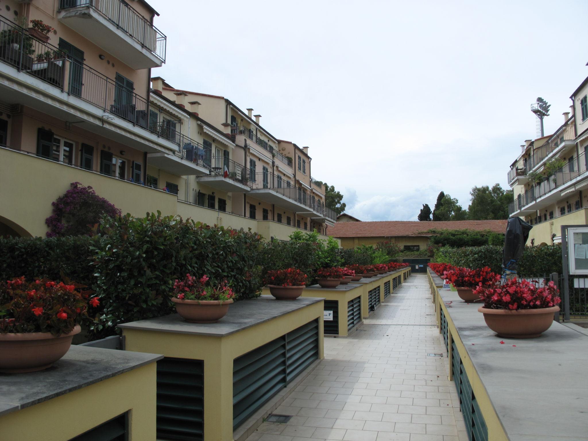 Photo 11 - Appartement de 1 chambre à Imperia avec piscine et vues à la mer